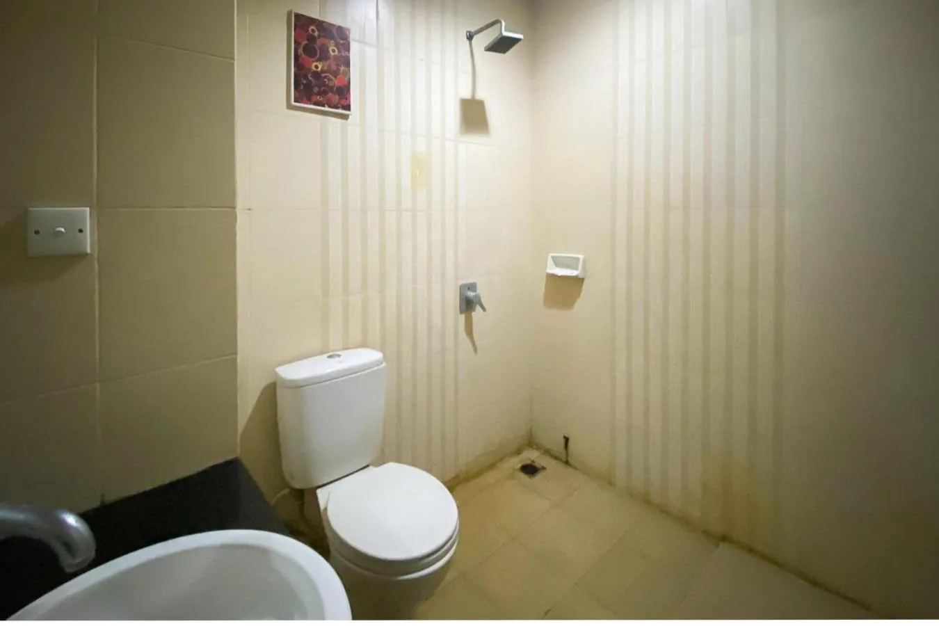 Bathroom in Capital O 472 Hotel Asyra