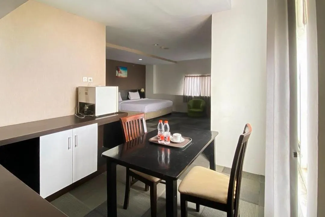 Seating area in Capital O 472 Hotel Asyra