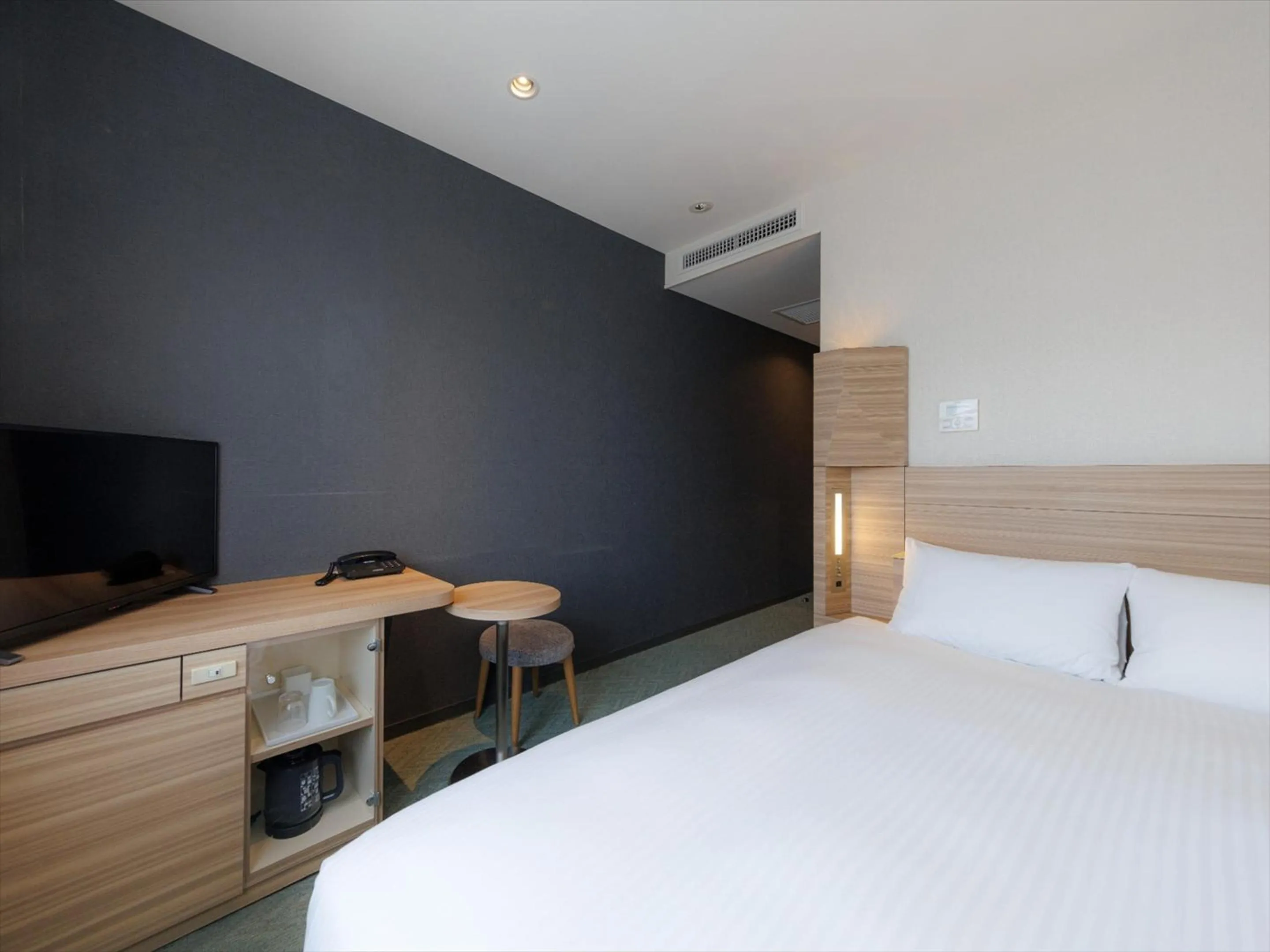 Photo of the whole room, Bed in JR Kyushu Hotel Kagoshima