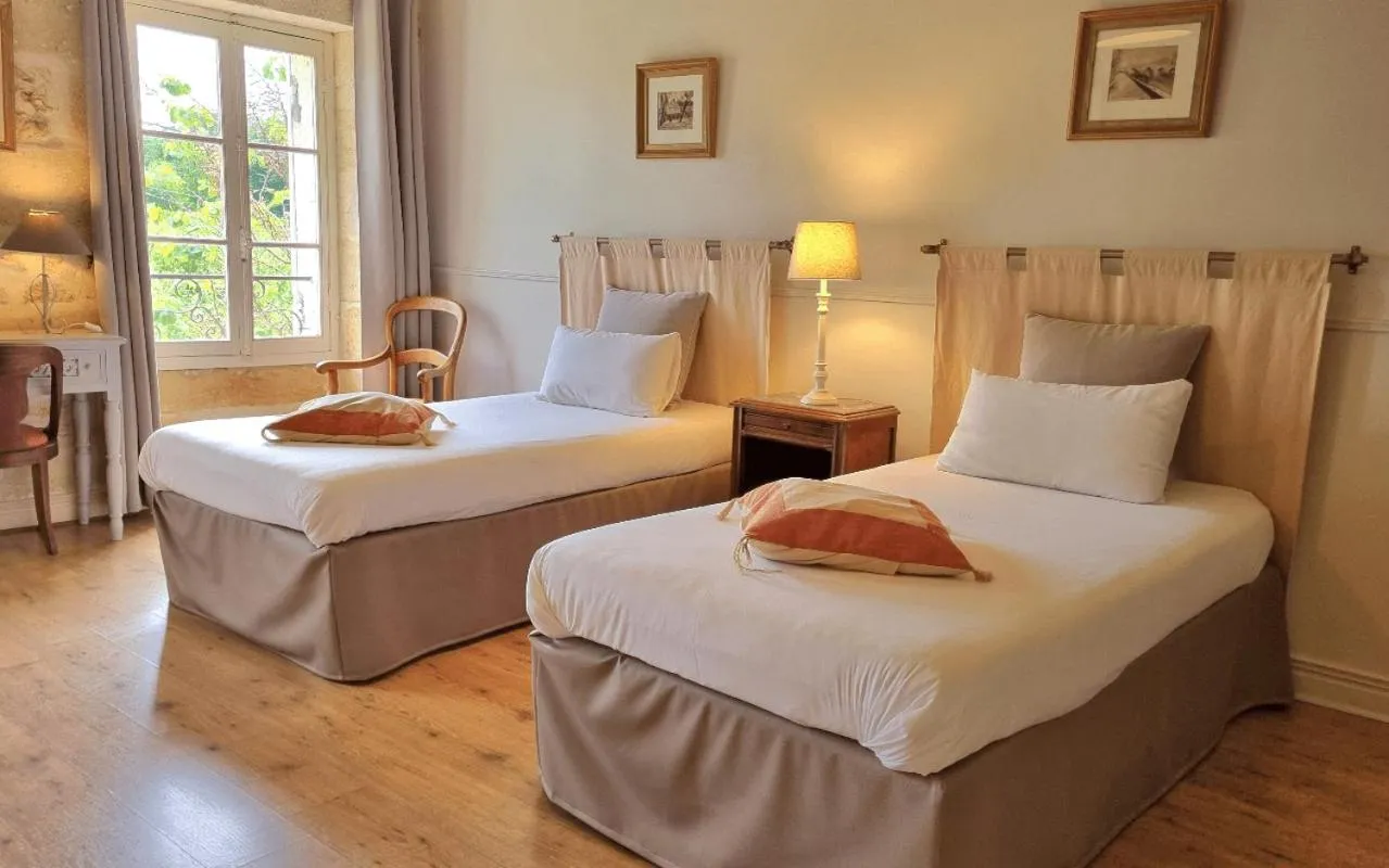 Bed in Demeures & Château - Fleur de Roques - Puisseguin Saint Emilion