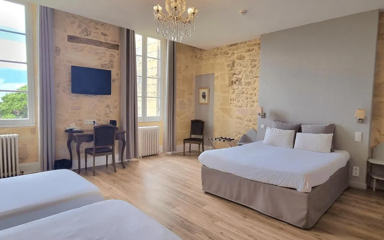 Bed in Demeures & Château - Fleur de Roques - Puisseguin Saint Emilion