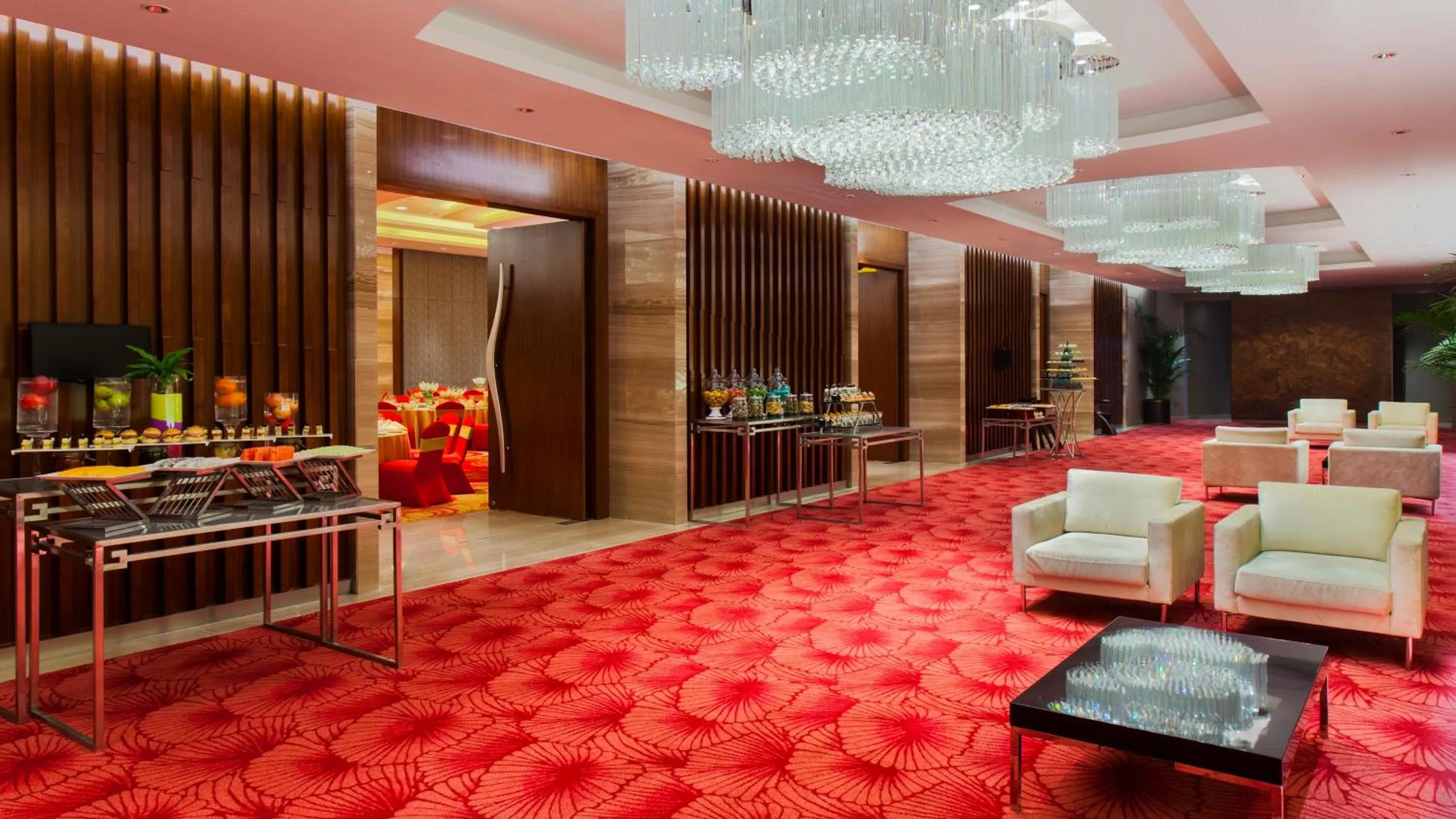 Meeting/conference room in Holiday Inn Chengdu Xindu by IHG