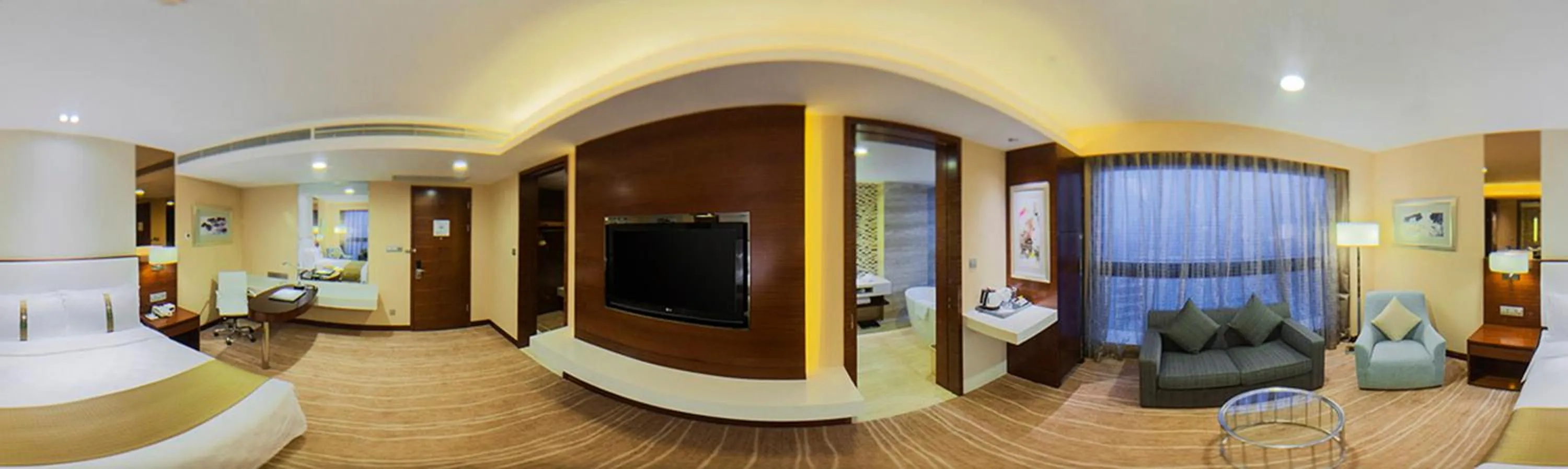 Photo of the whole room, Bed in Holiday Inn Chengdu Xindu by IHG