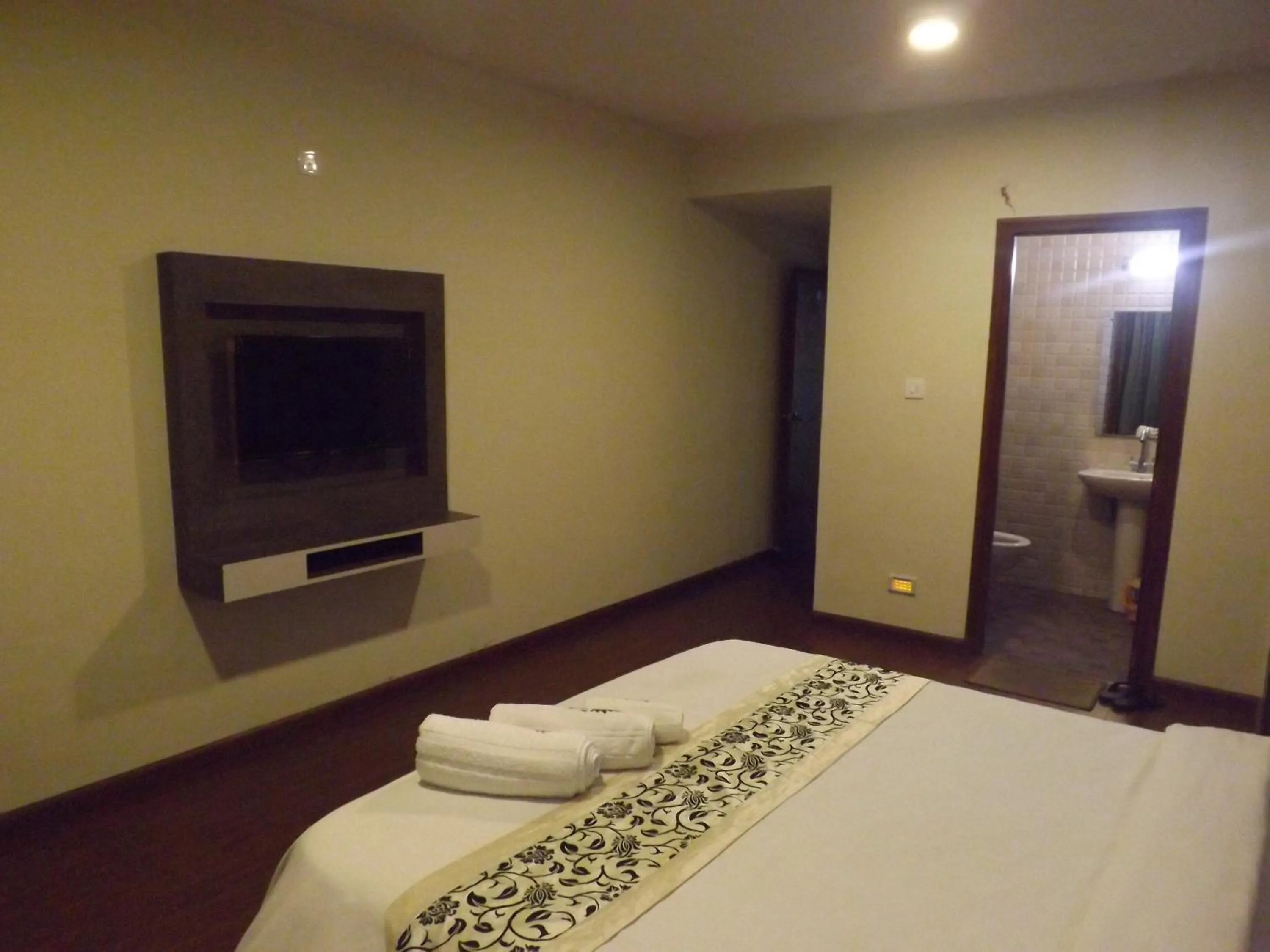 TV and multimedia, Bed in The Majestic Crown