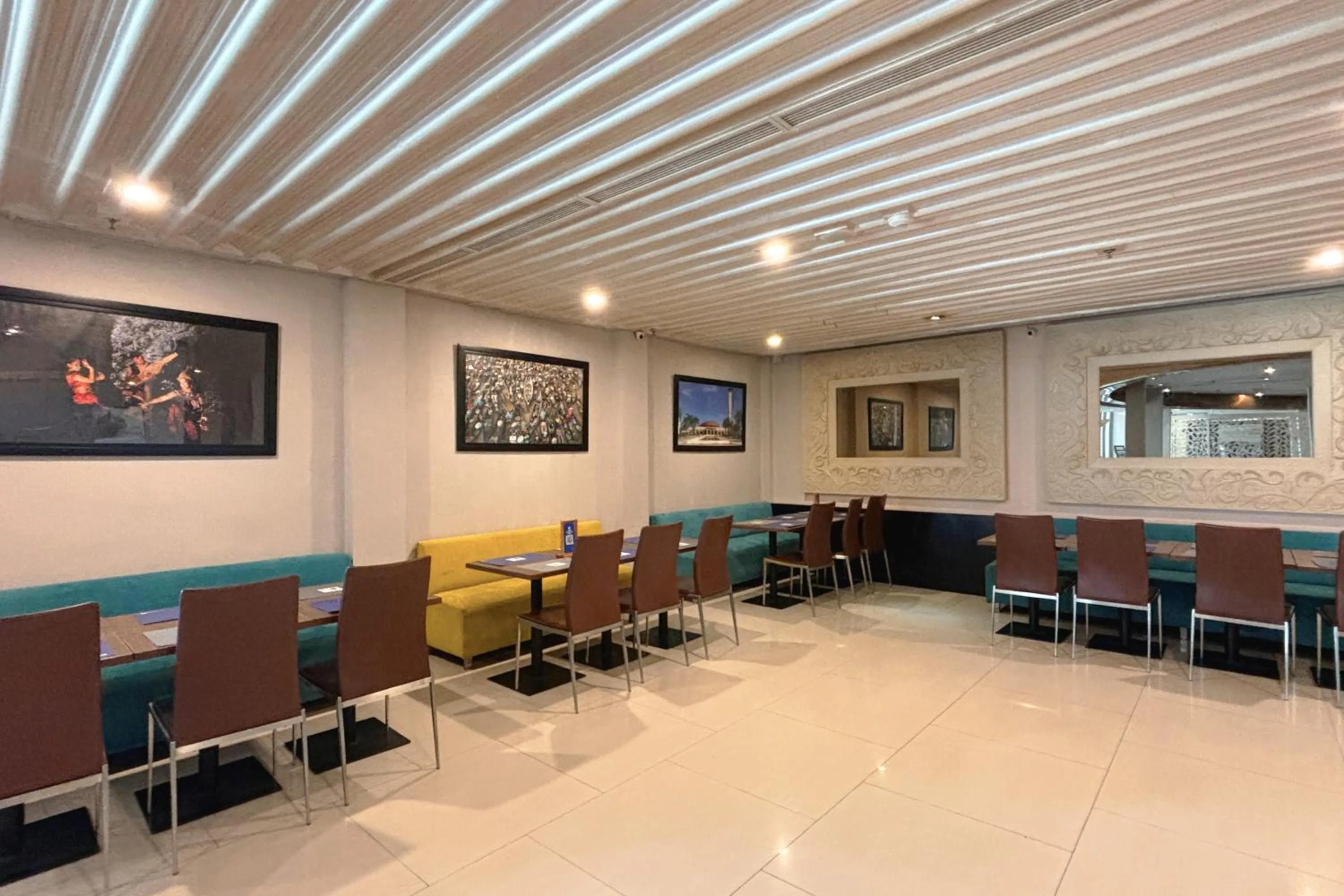 Restaurant/places to eat in Novotel Banjarmasin Airport