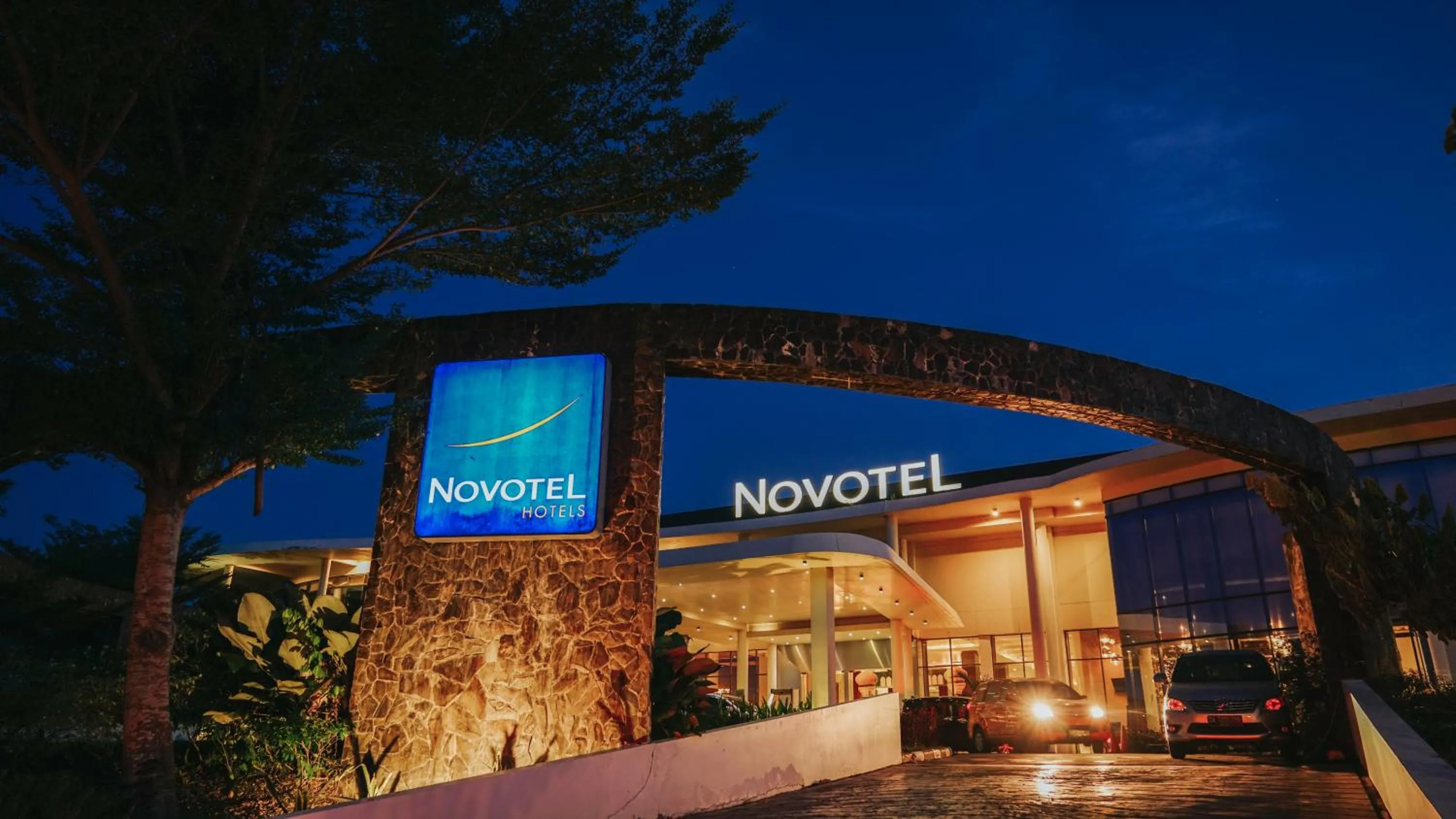Facade/entrance in Novotel Banjarmasin Airport