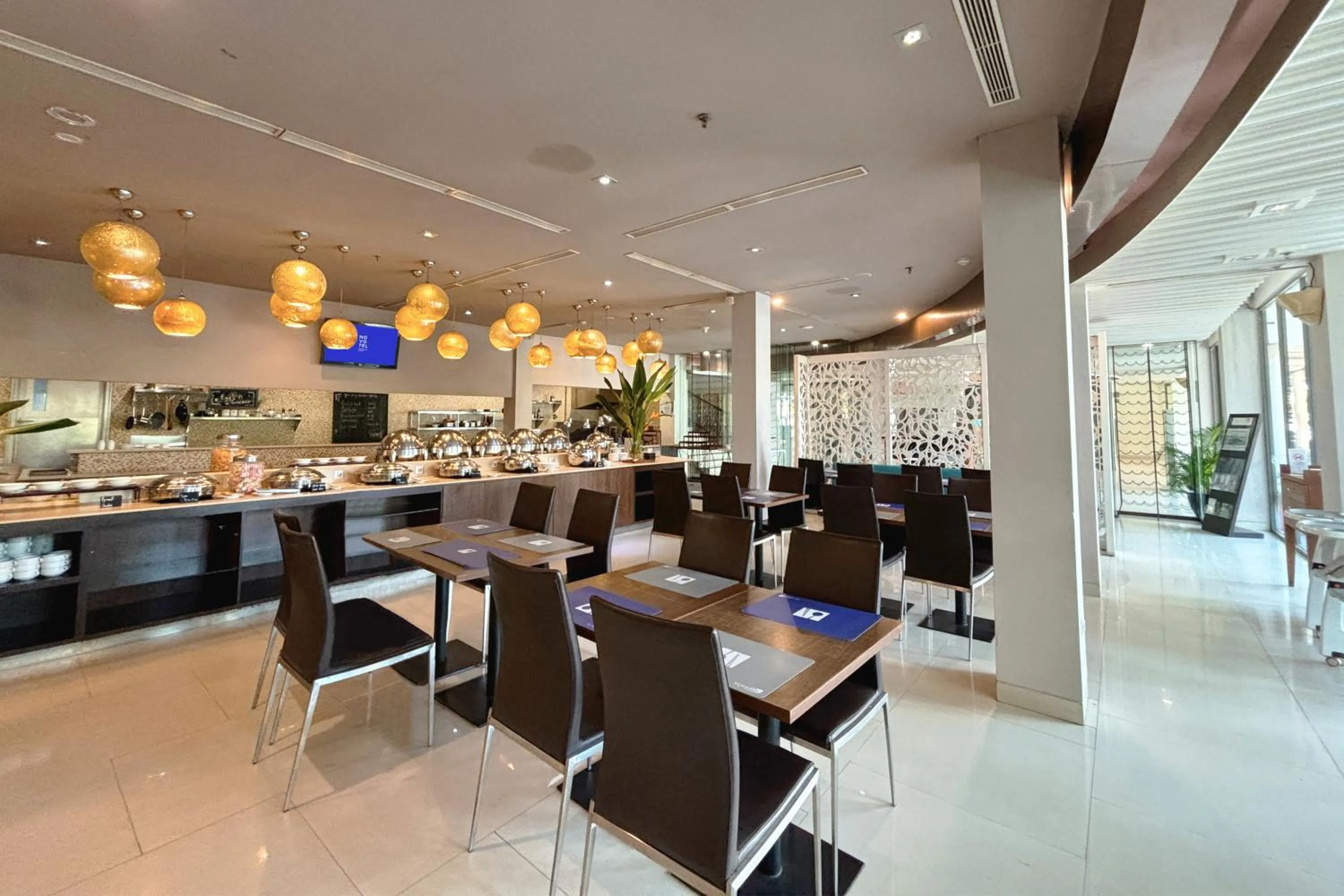 Restaurant/places to eat in Novotel Banjarmasin Airport