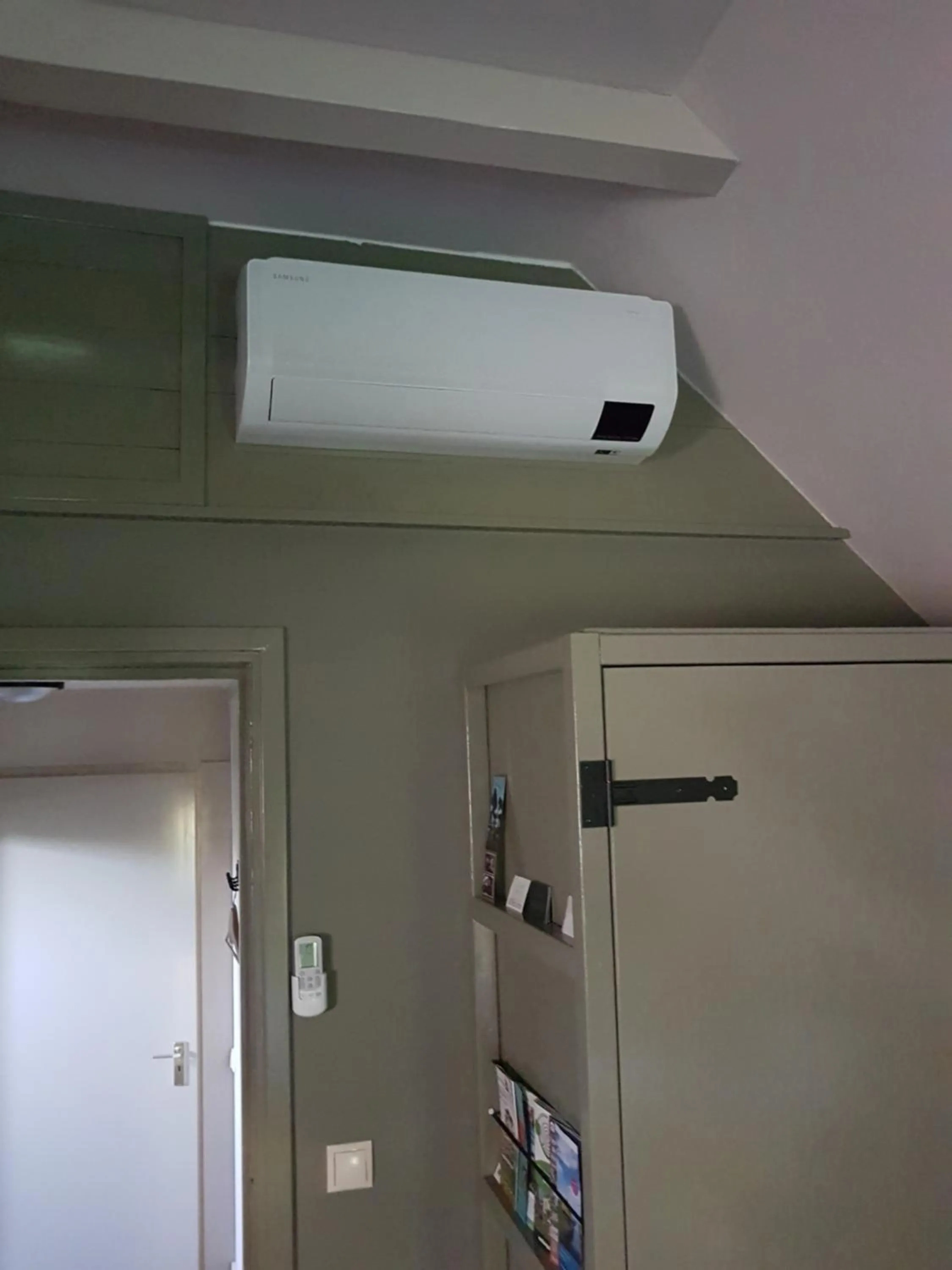 air conditioner in Bij ons op 20