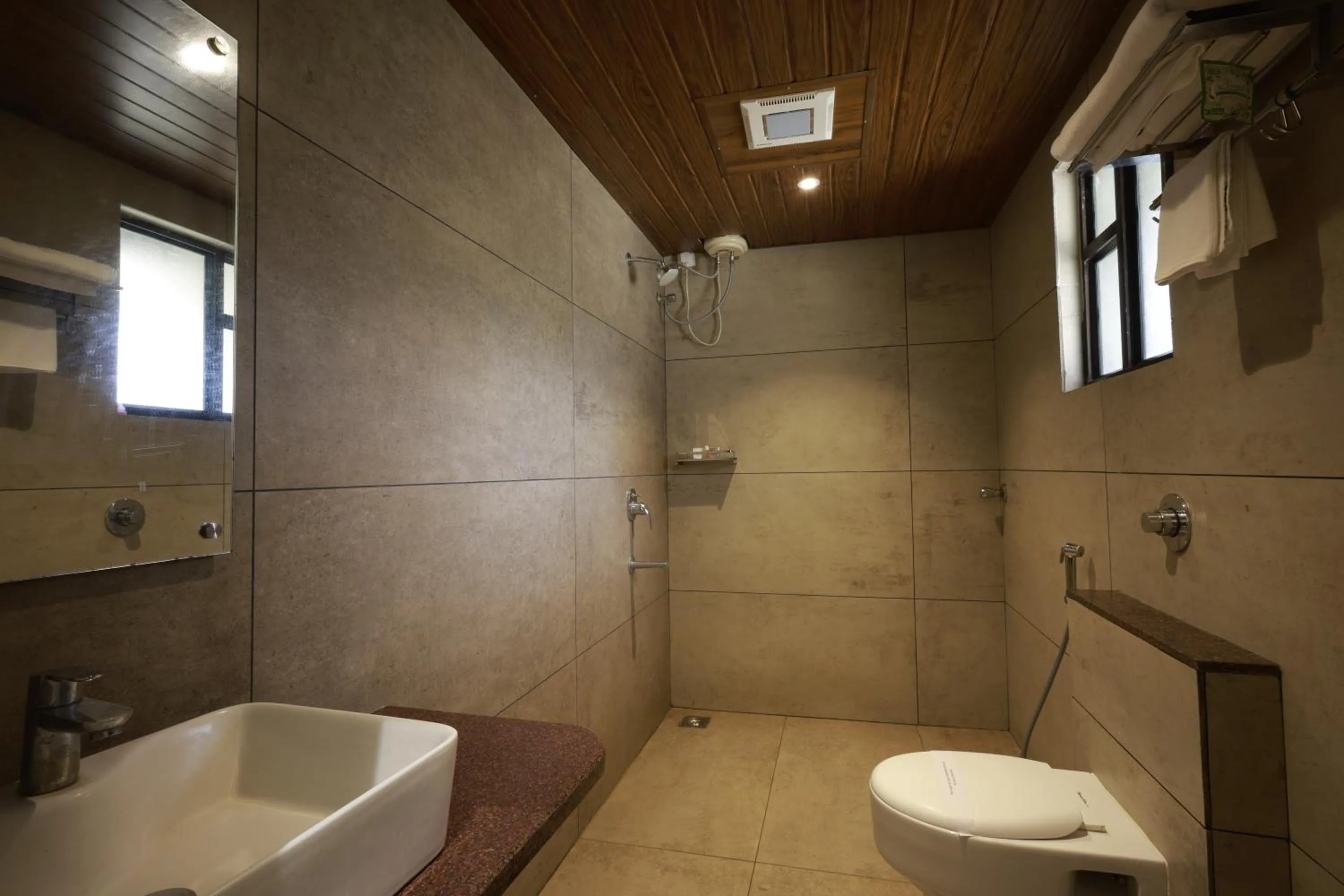 Shower in Metro Plaza Hotel by RAK Rooms, Mangaluru