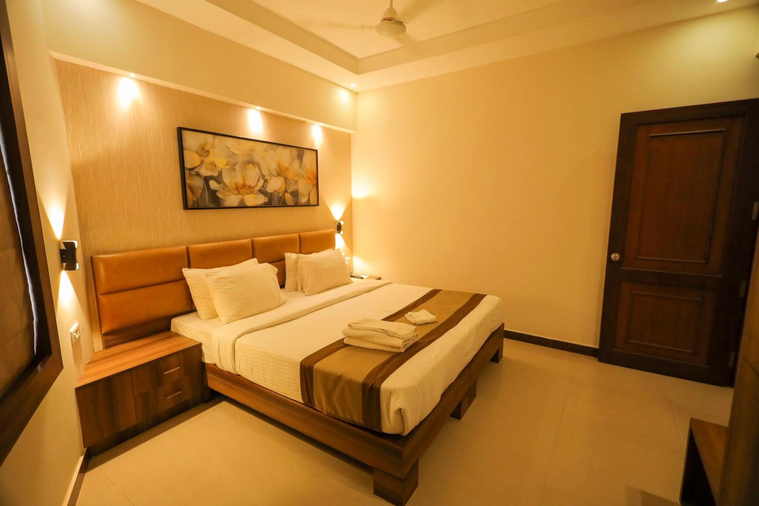 Bedroom, Bed in Metro Plaza Hotel by RAK Rooms, Mangaluru
