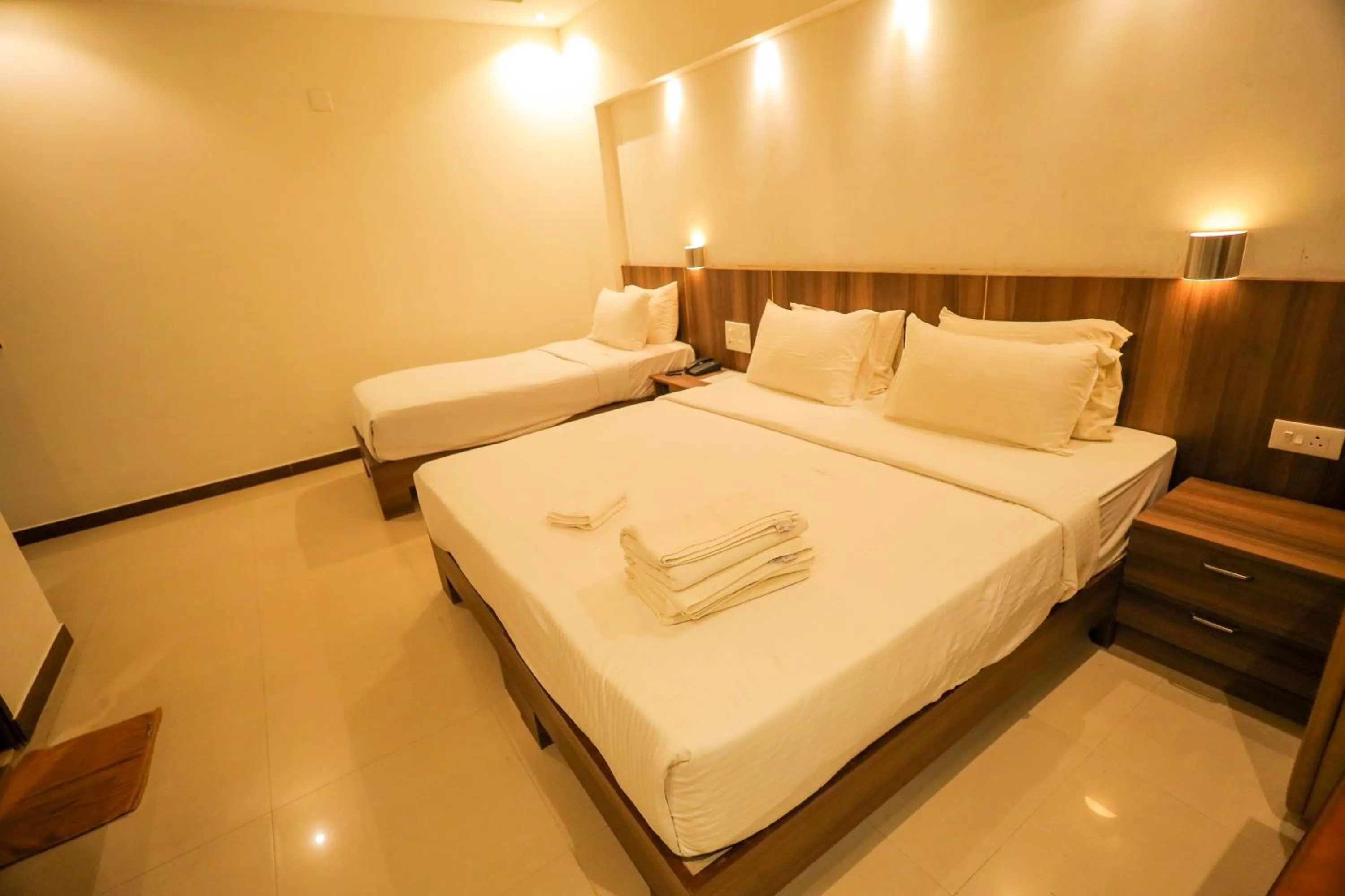 Bedroom, Bed in Metro Plaza Hotel by RAK Rooms, Mangaluru