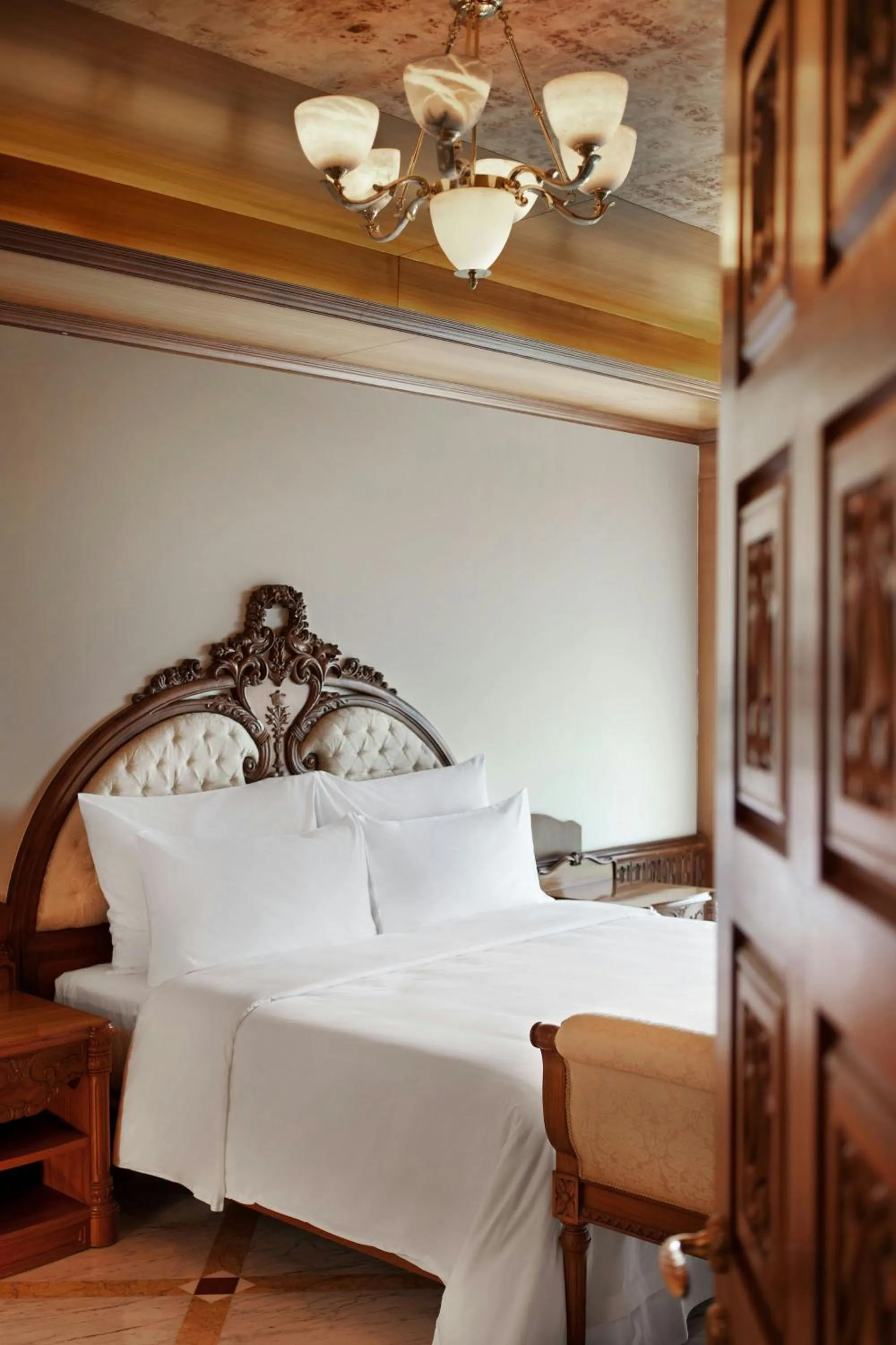 Photo of the whole room, Bed in Le Meridien Coimbatore