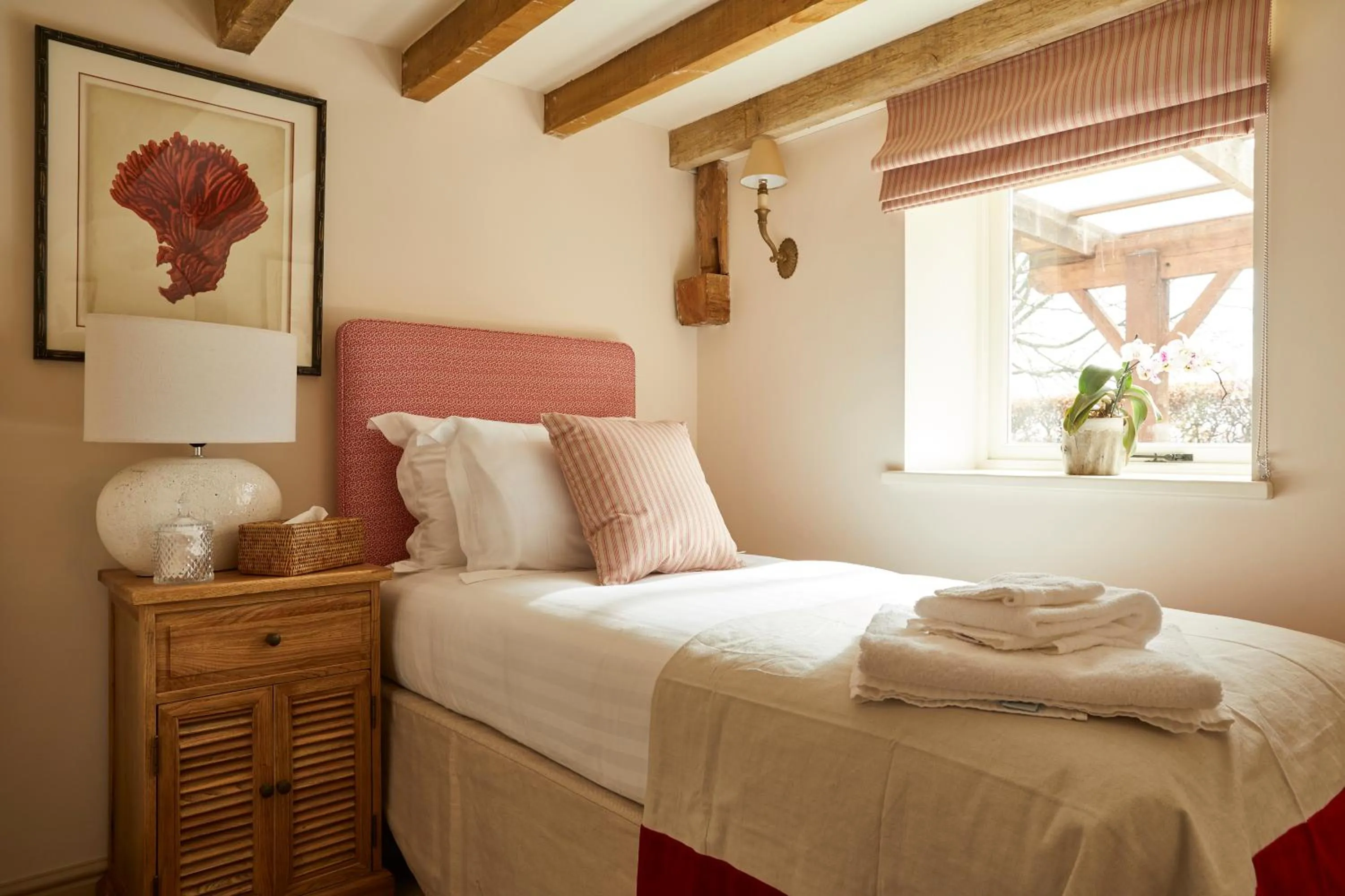 Bedroom, Bed in The Duncombe Arms