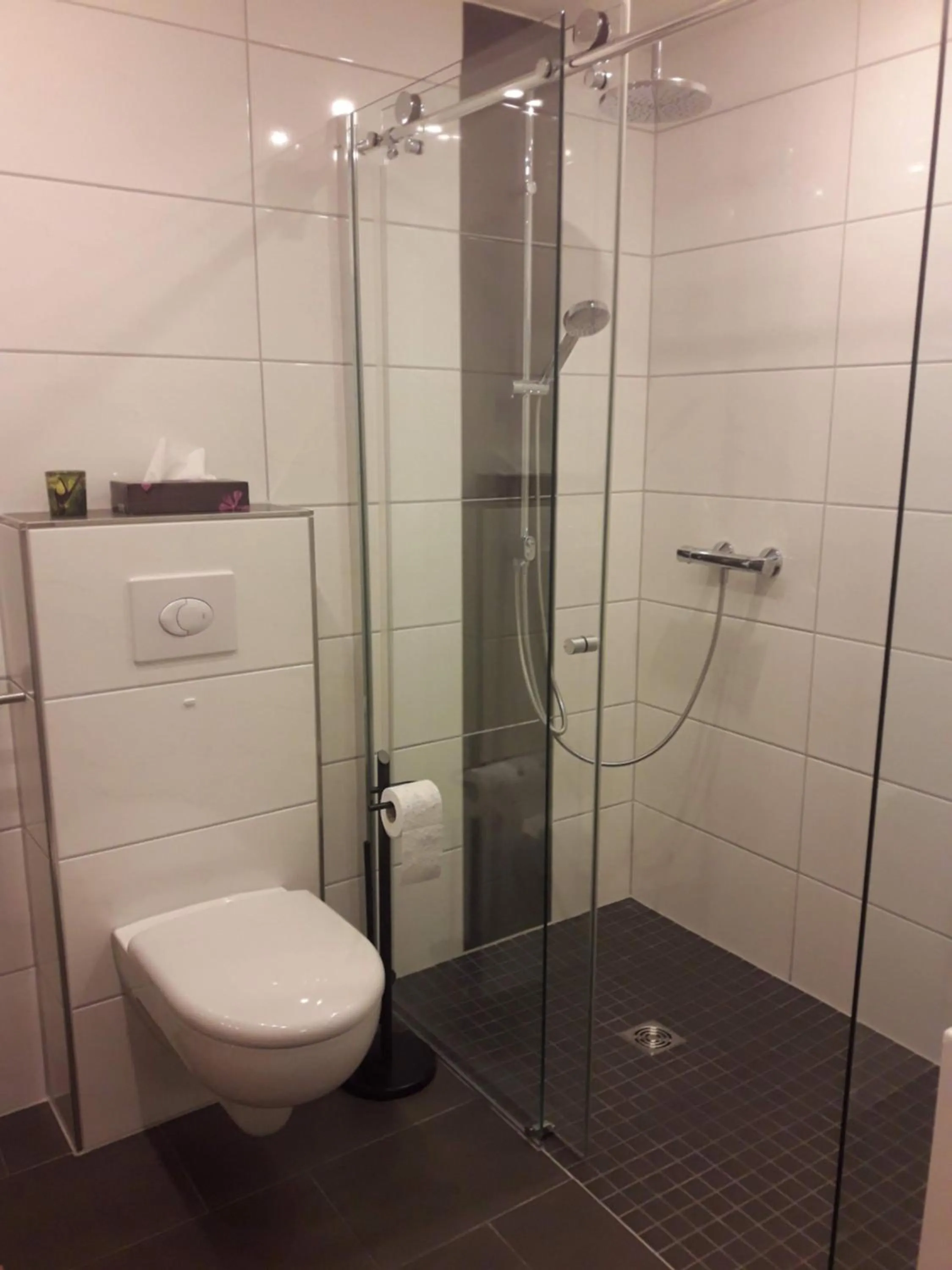 Bathroom in GÄSTEHAUS LIFESTYLE