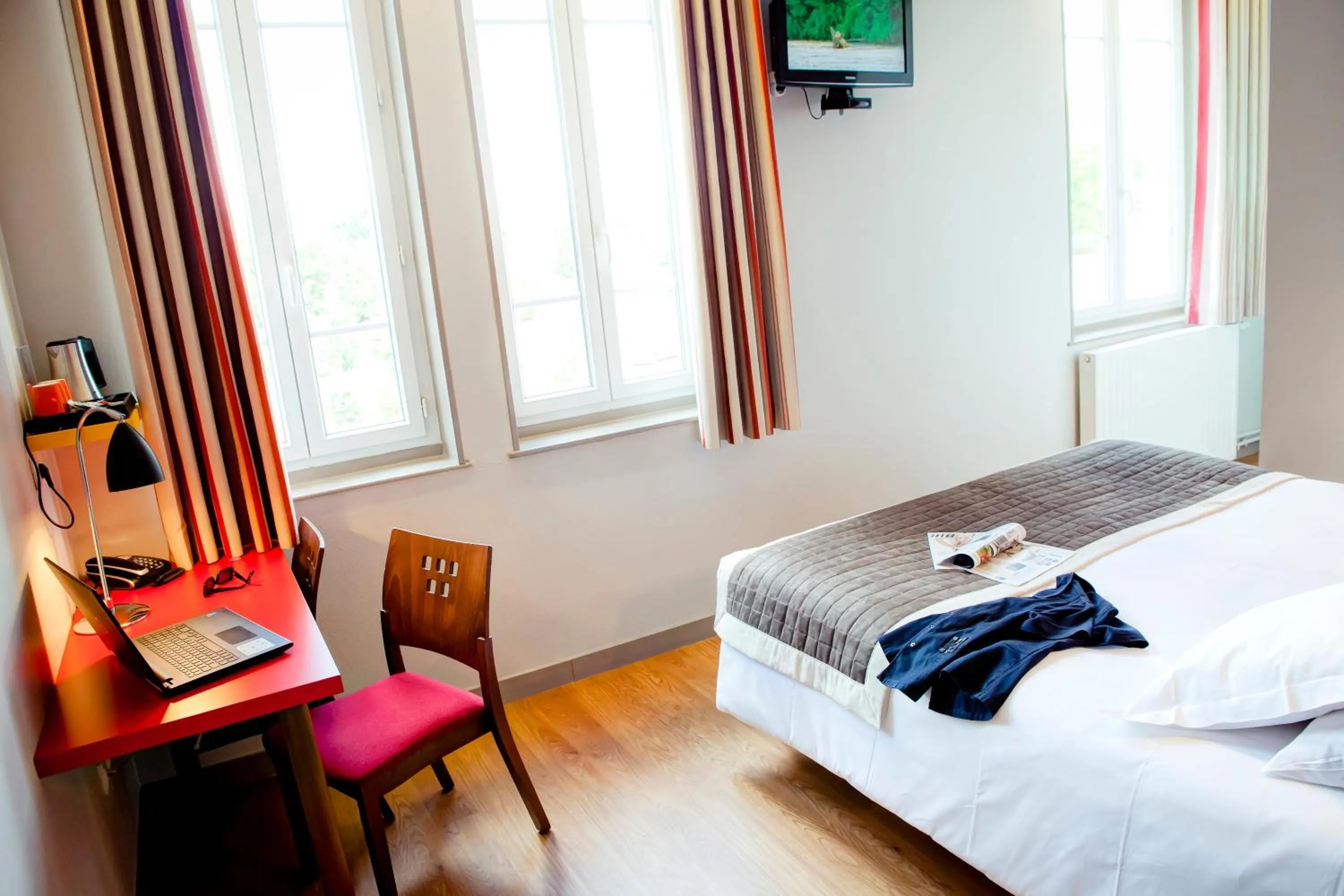 TV and multimedia, Bed in Domaine Lyon Saint Joseph