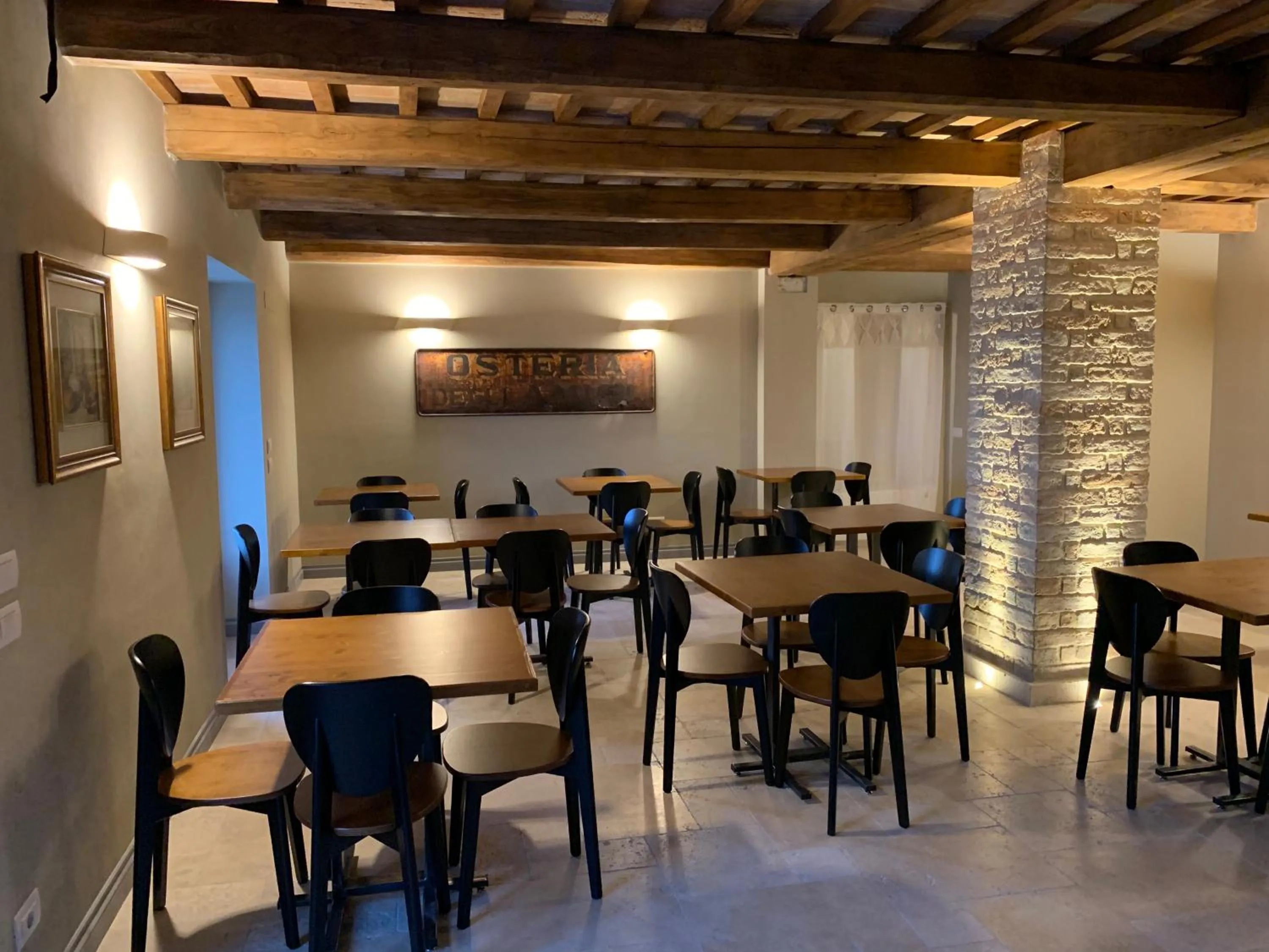 Restaurant/places to eat in Villa Angela Country House