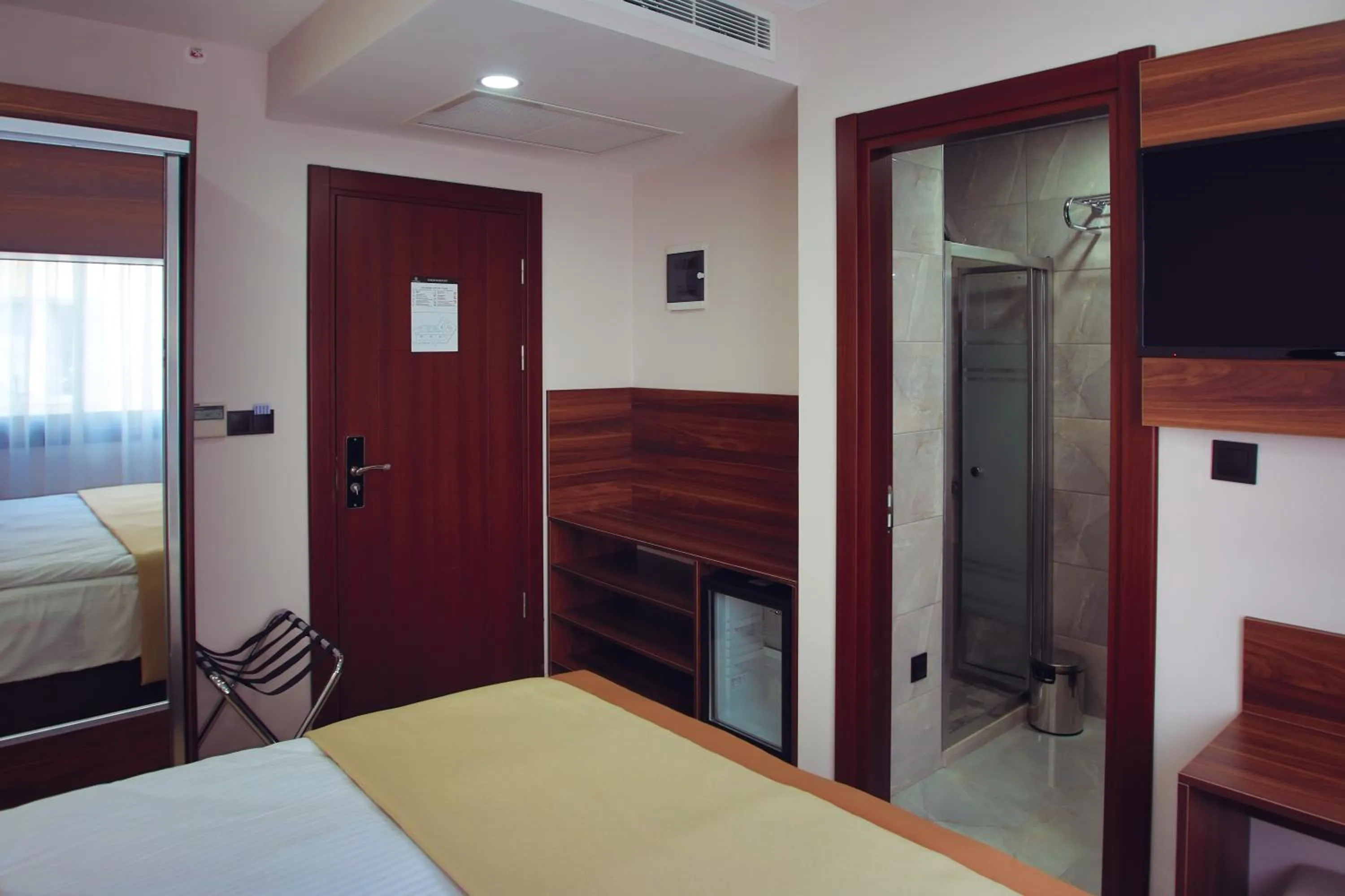 Bed in Hotel Paris Prestige