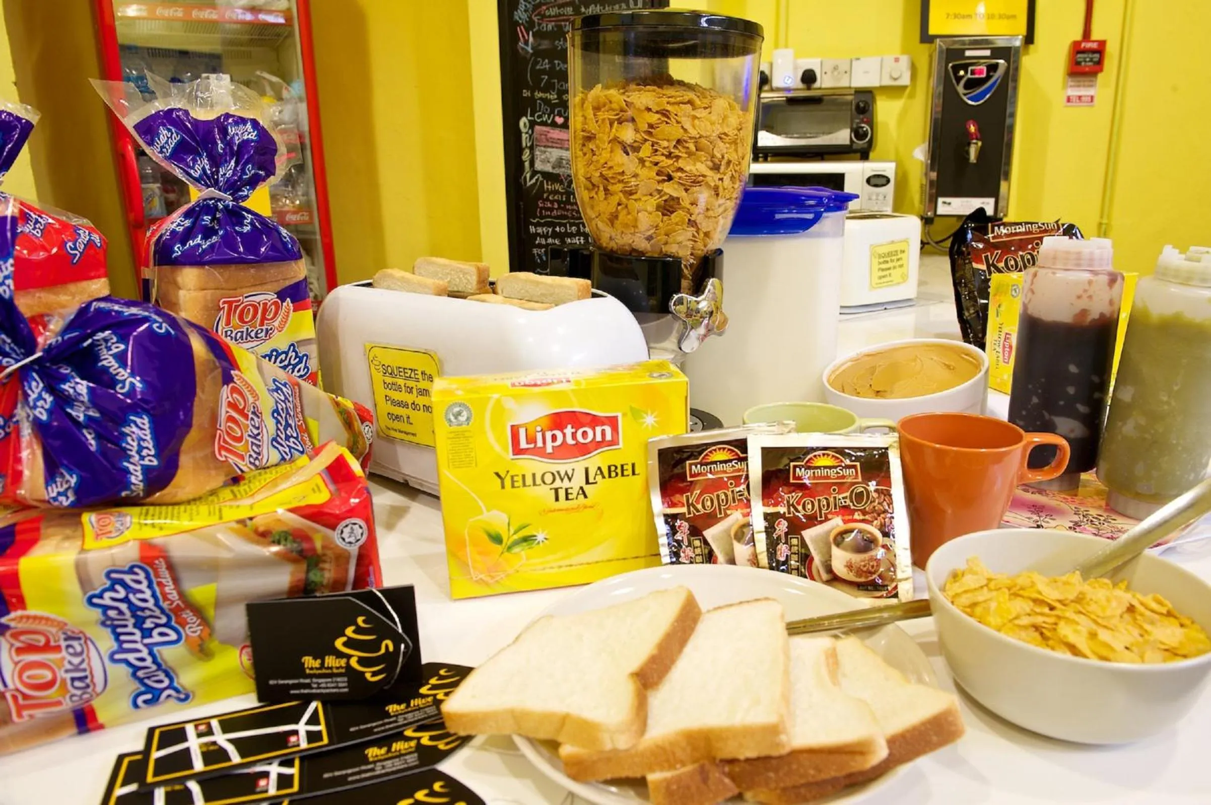 Kitchen or kitchenette in The Hive Singapore Hostel