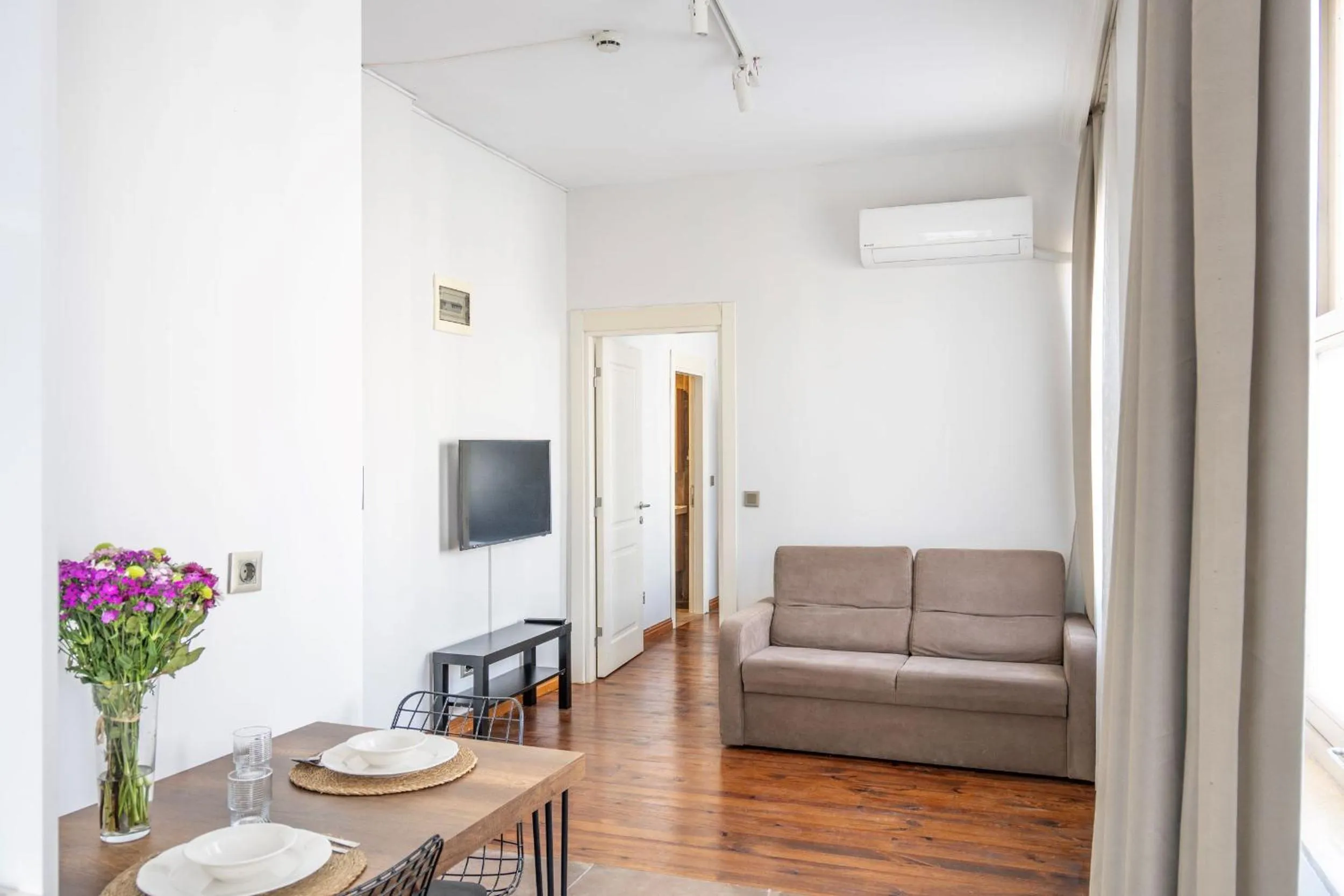 TV and multimedia in Eleven Aparts