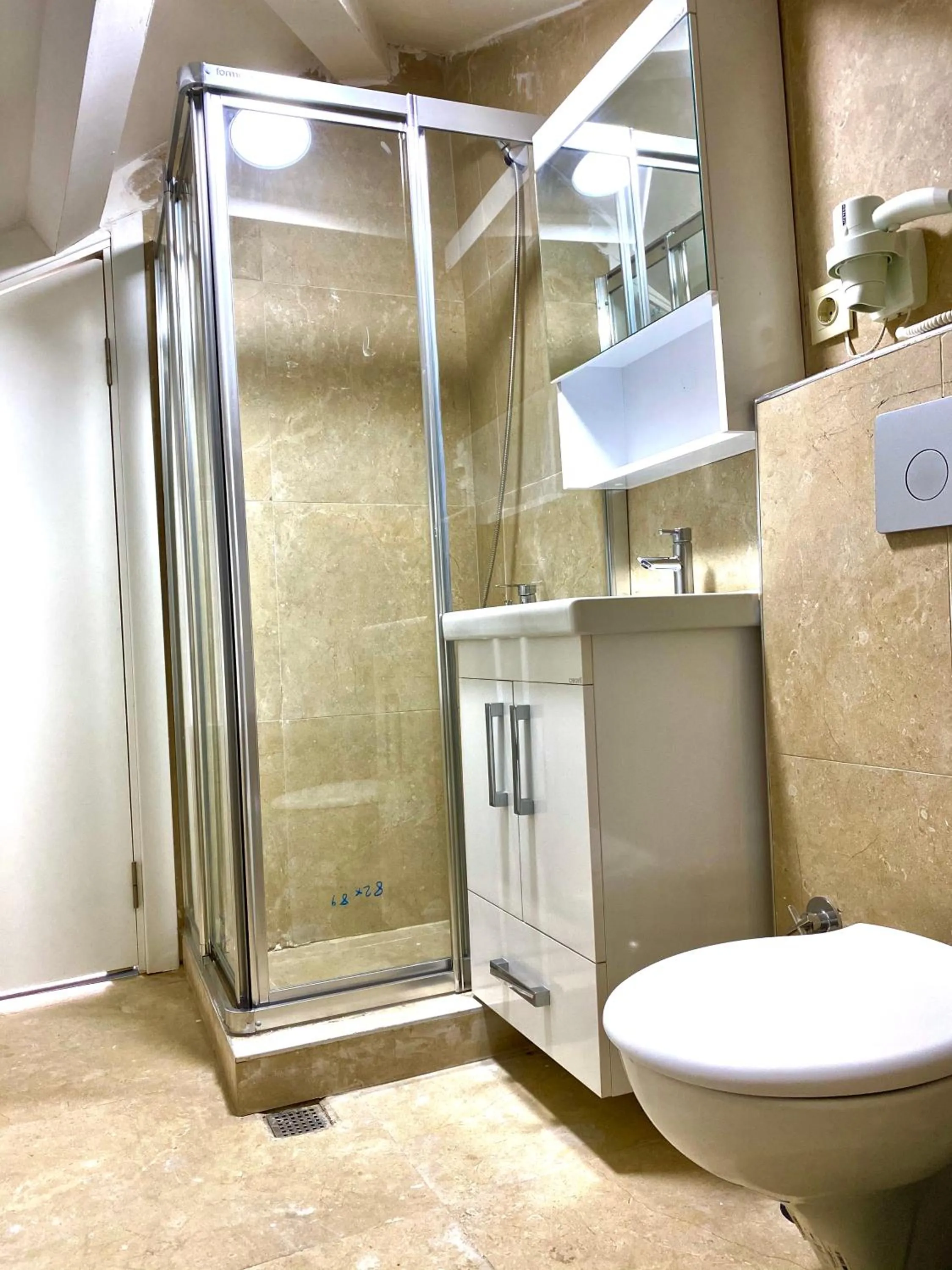 Shower in Eleven Aparts