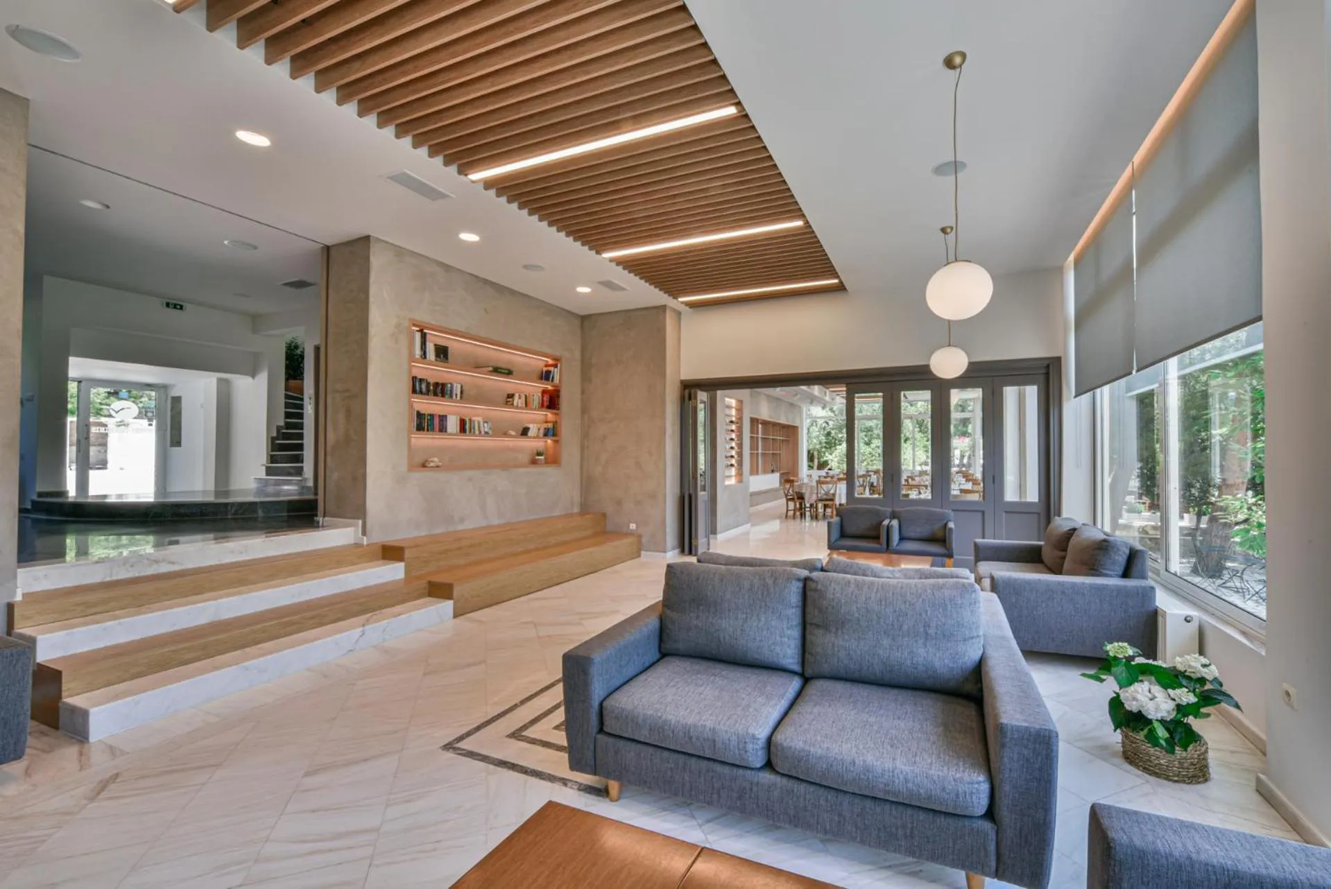 Communal lounge/ TV room in Hotel Cokkinis