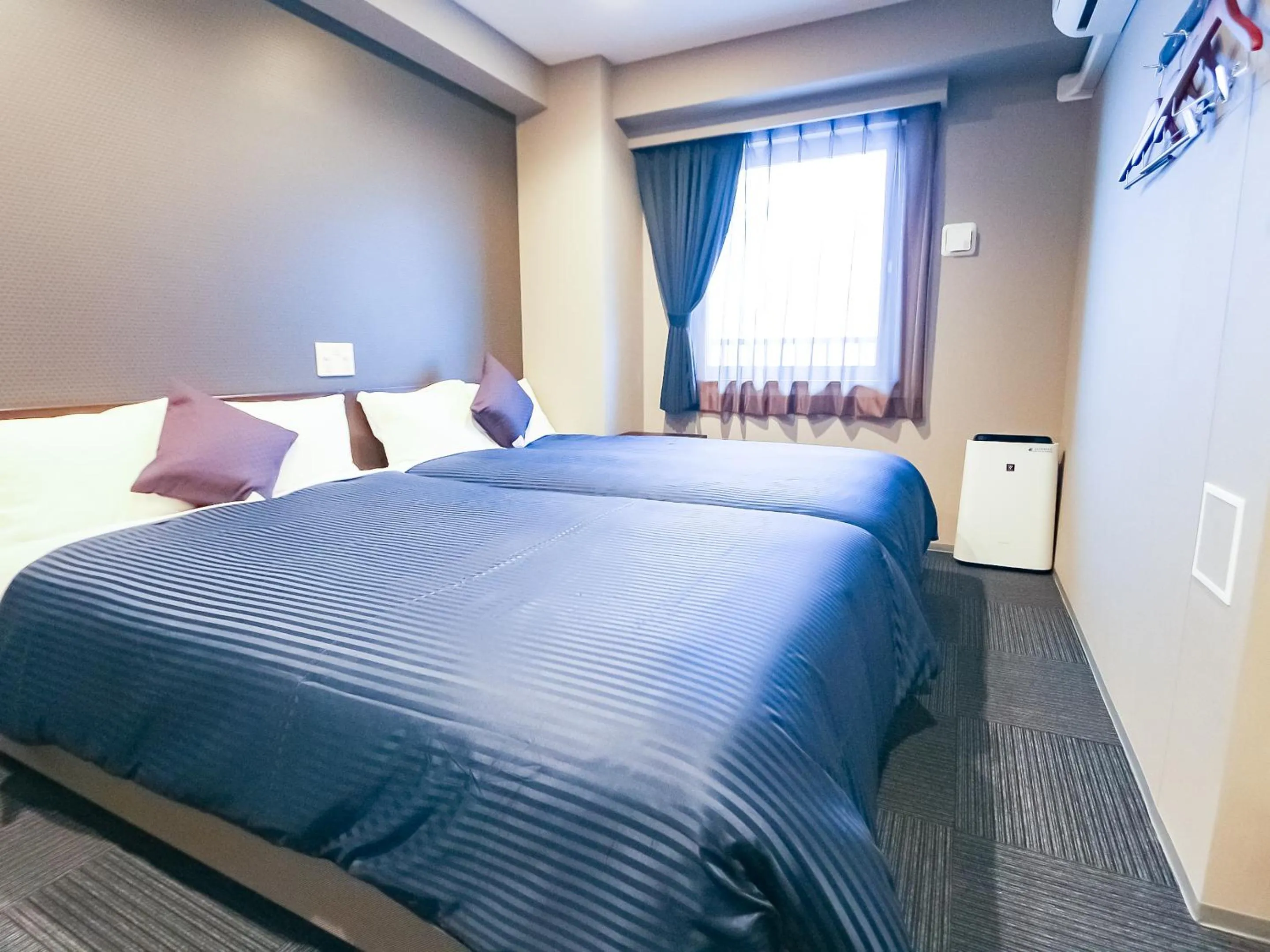 Photo of the whole room, Bed in HOTEL LiVEMAX Yokohama-Eki Nishiguchi