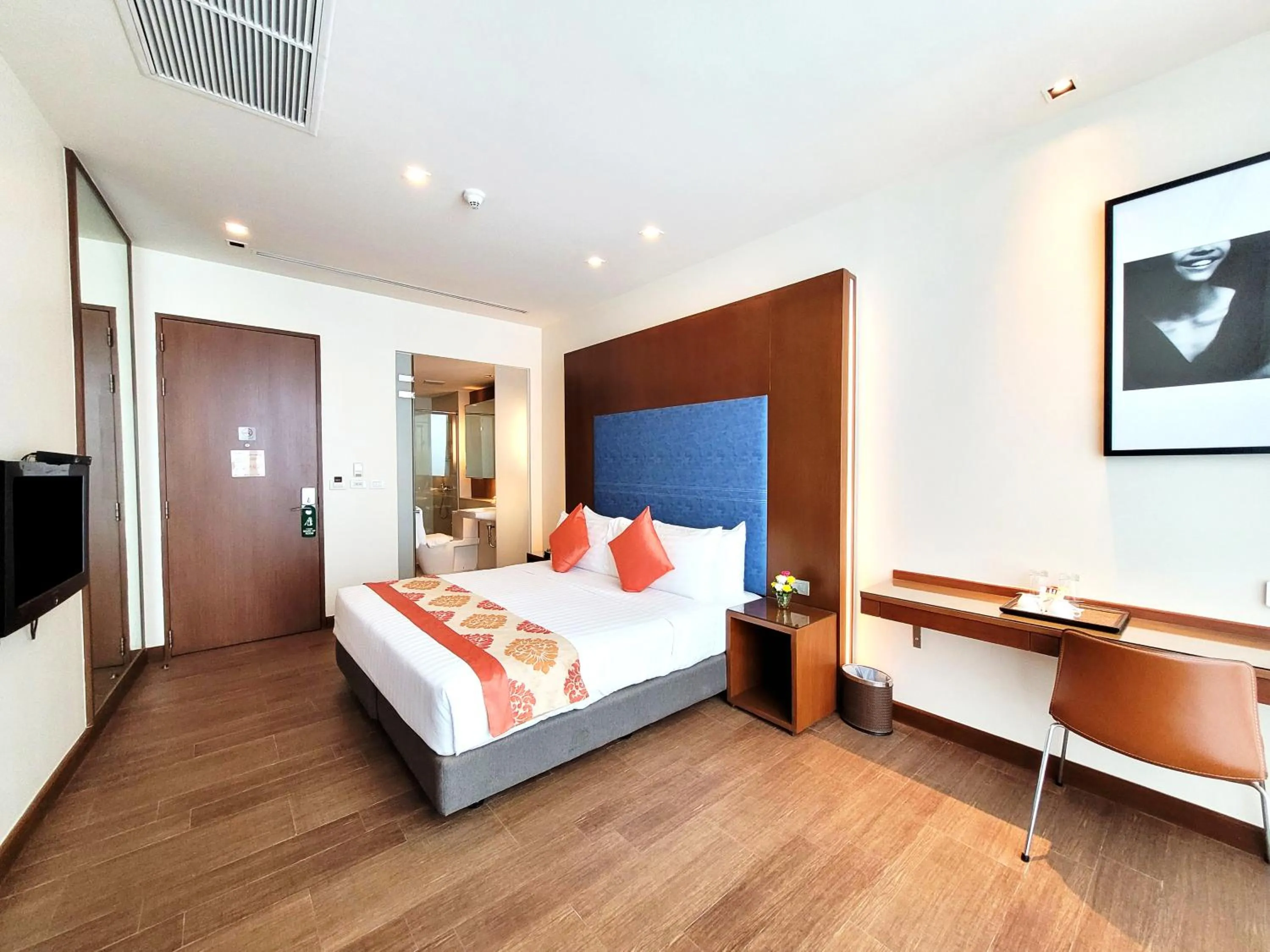 Bedroom, Bed in On 8 Sukhumvit Nana Bangkok