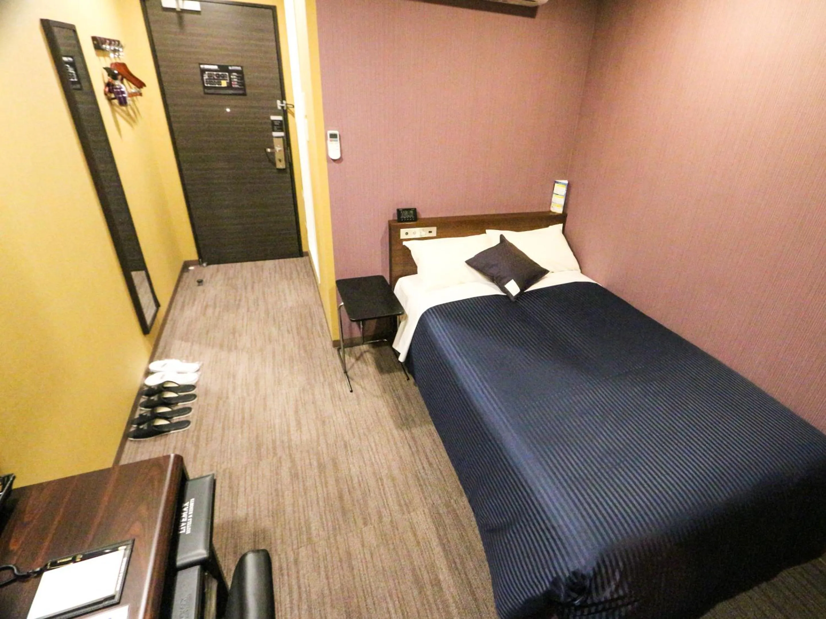 Bed in HOTEL LiVEMAX Mikawaanjo Ekimae