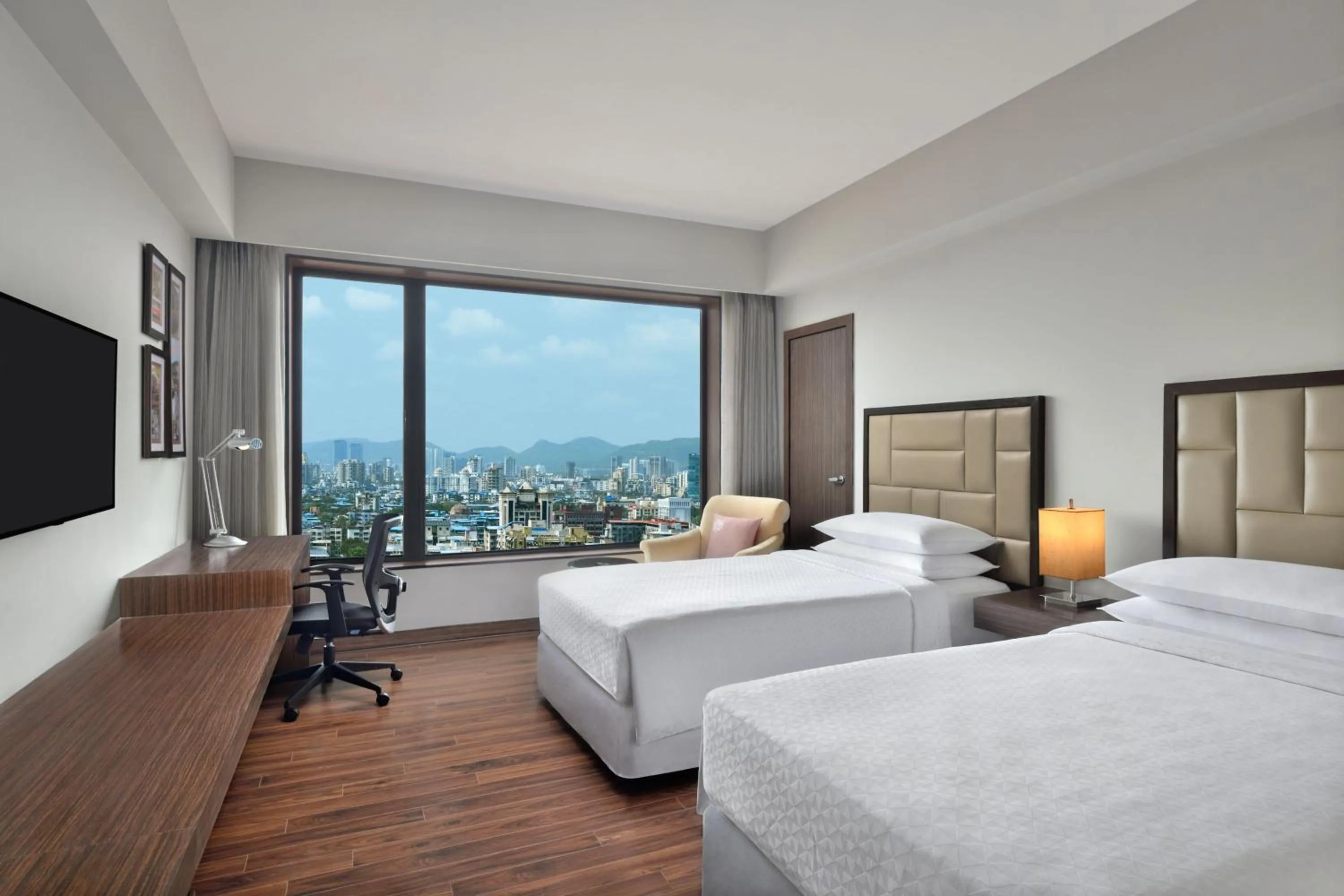 Photo of the whole room, Bed in Four Points by Sheraton Navi Mumbai, Vashi