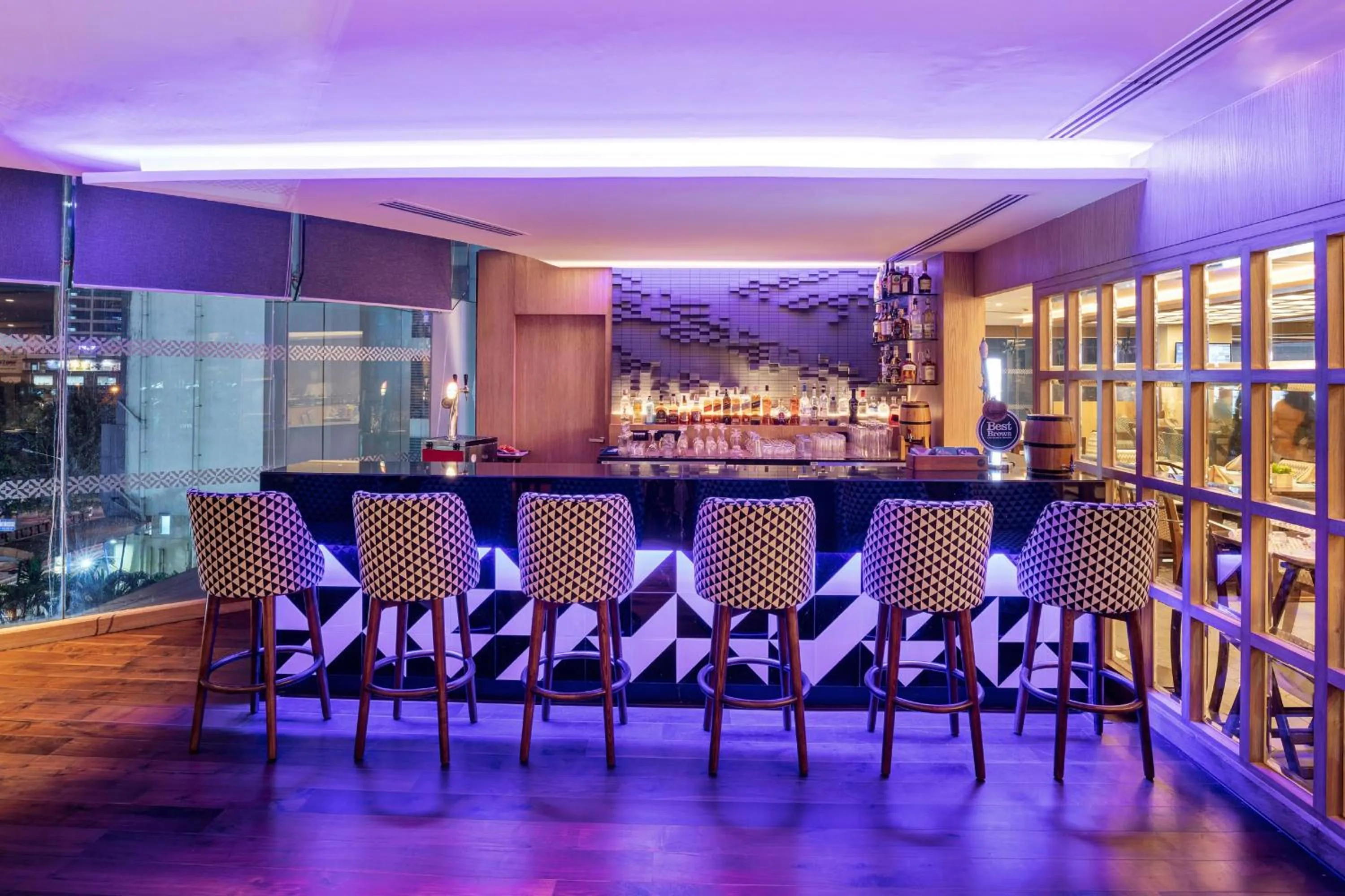 Lounge or bar in Four Points by Sheraton Navi Mumbai, Vashi