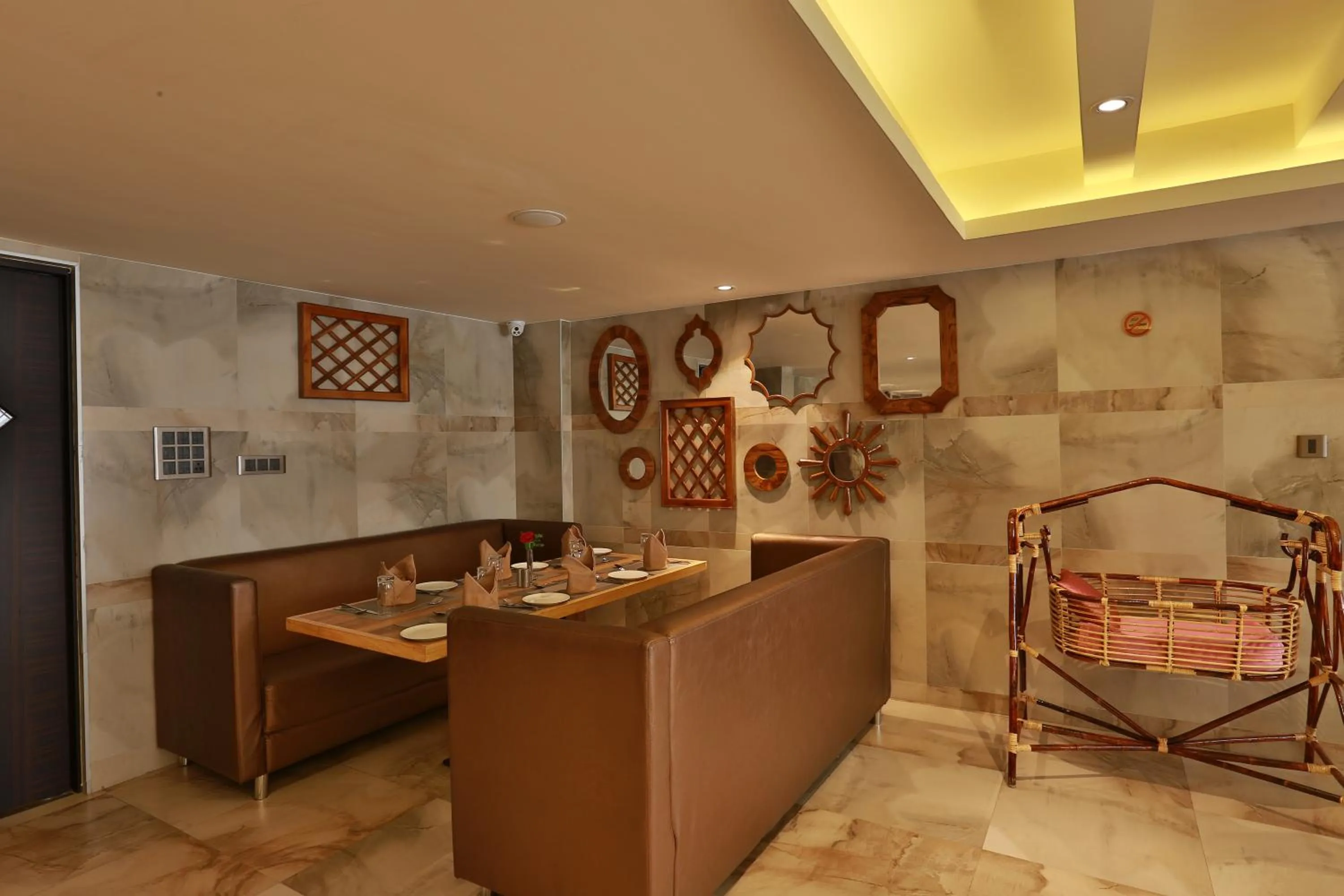 Restaurant/places to eat in Hotel Luminara