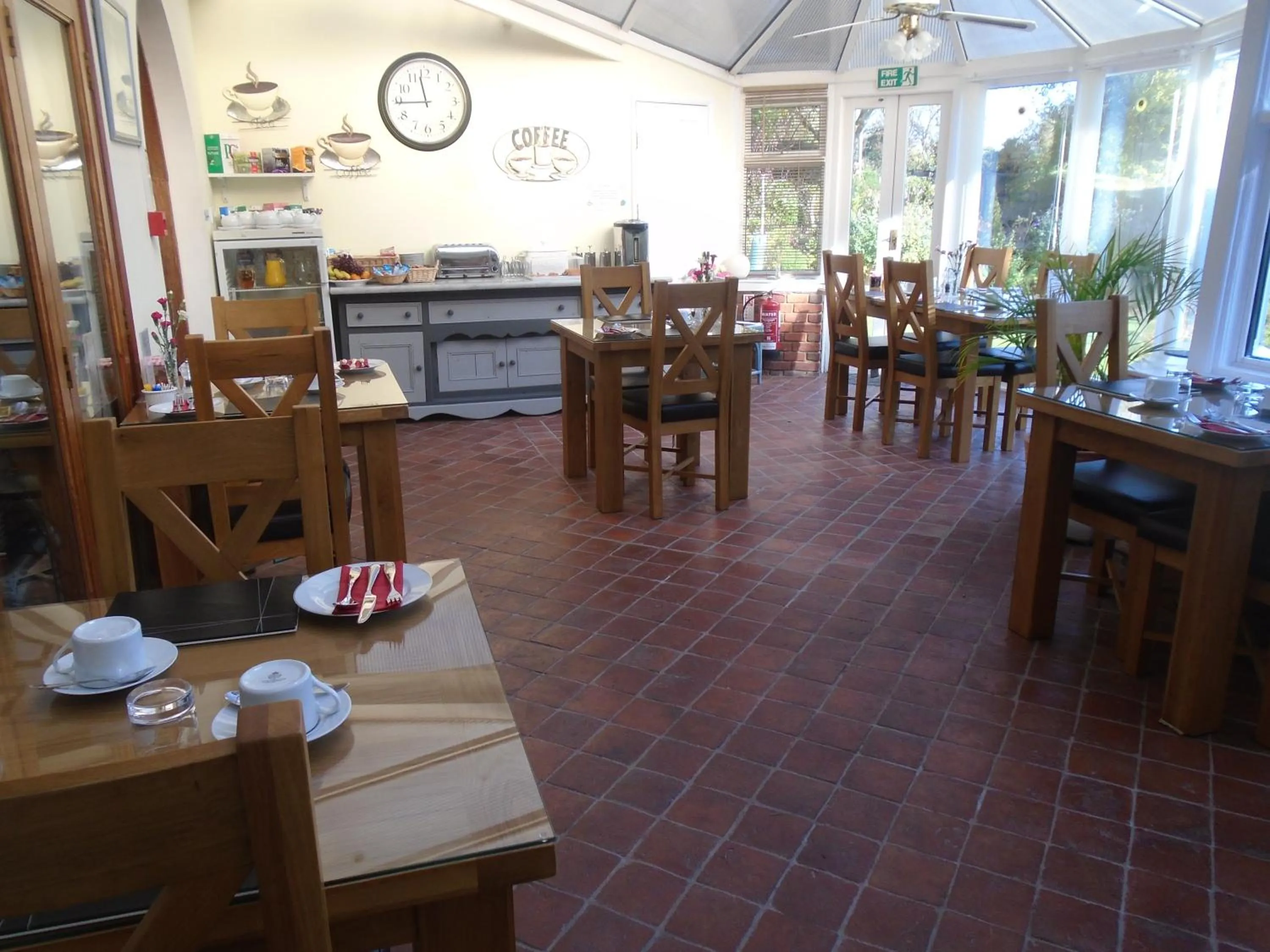 Dining area in Trumbles Gatwick B&B
