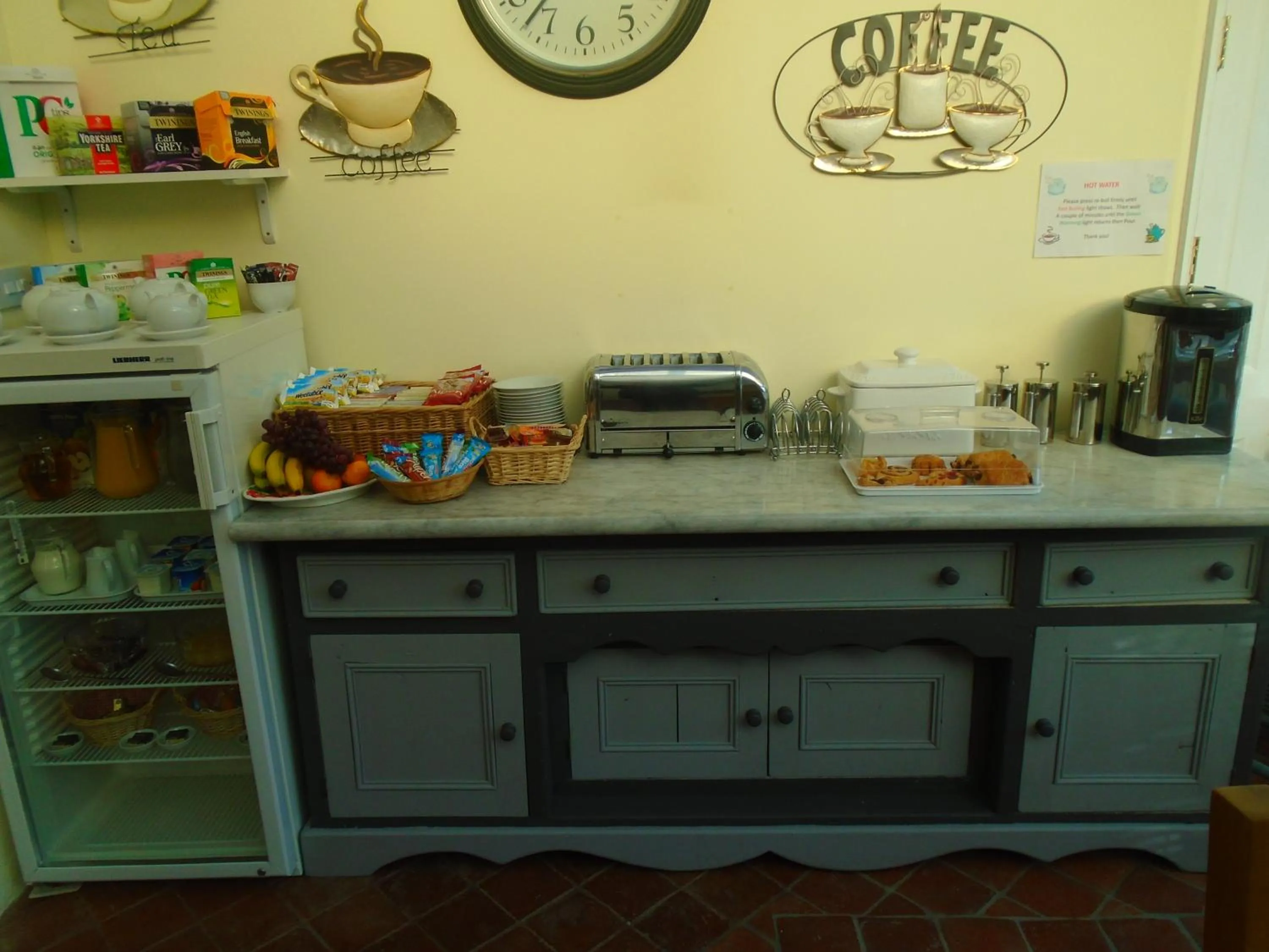 Dining area in Trumbles Gatwick B&B