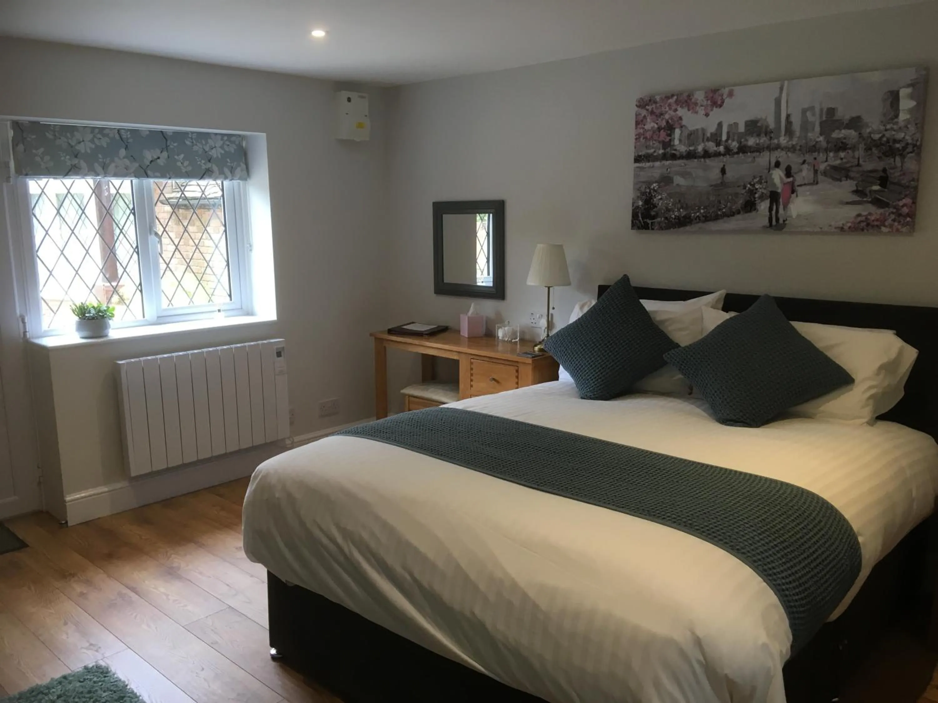 Bed in Trumbles Gatwick B&B