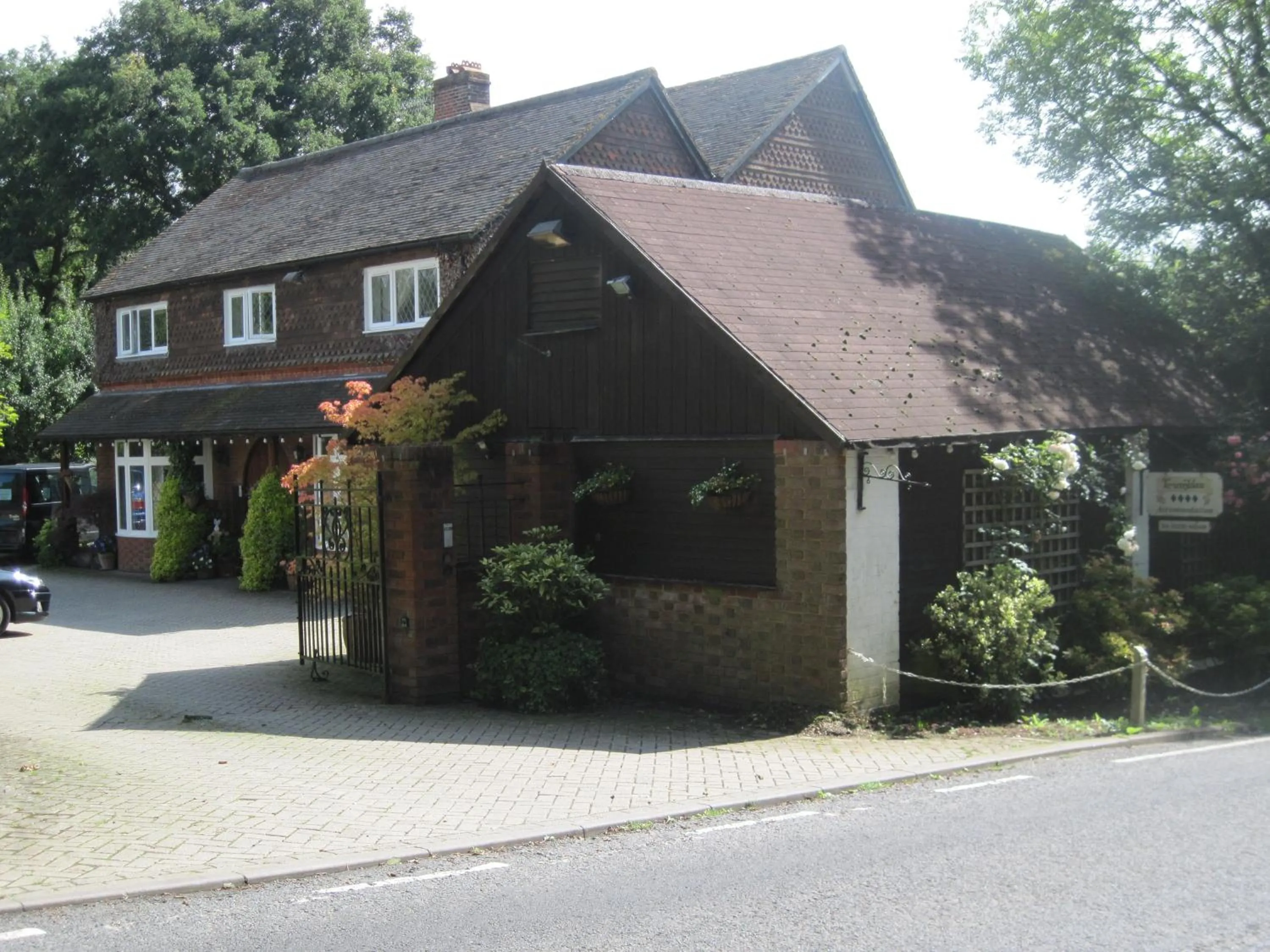 Facade/entrance in Trumbles Gatwick B&B