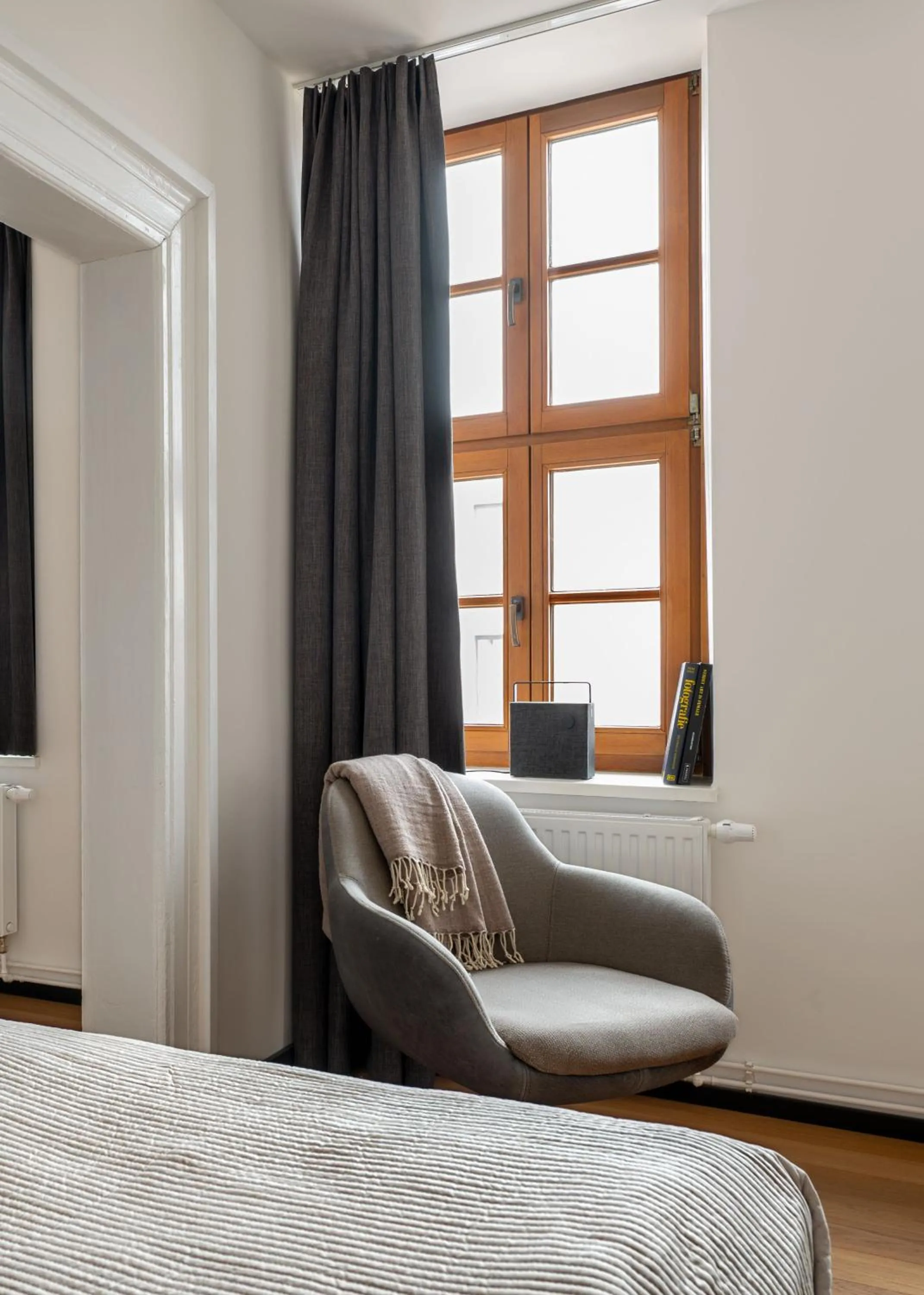 Seating area, Bed in ipartment Wolfsburg