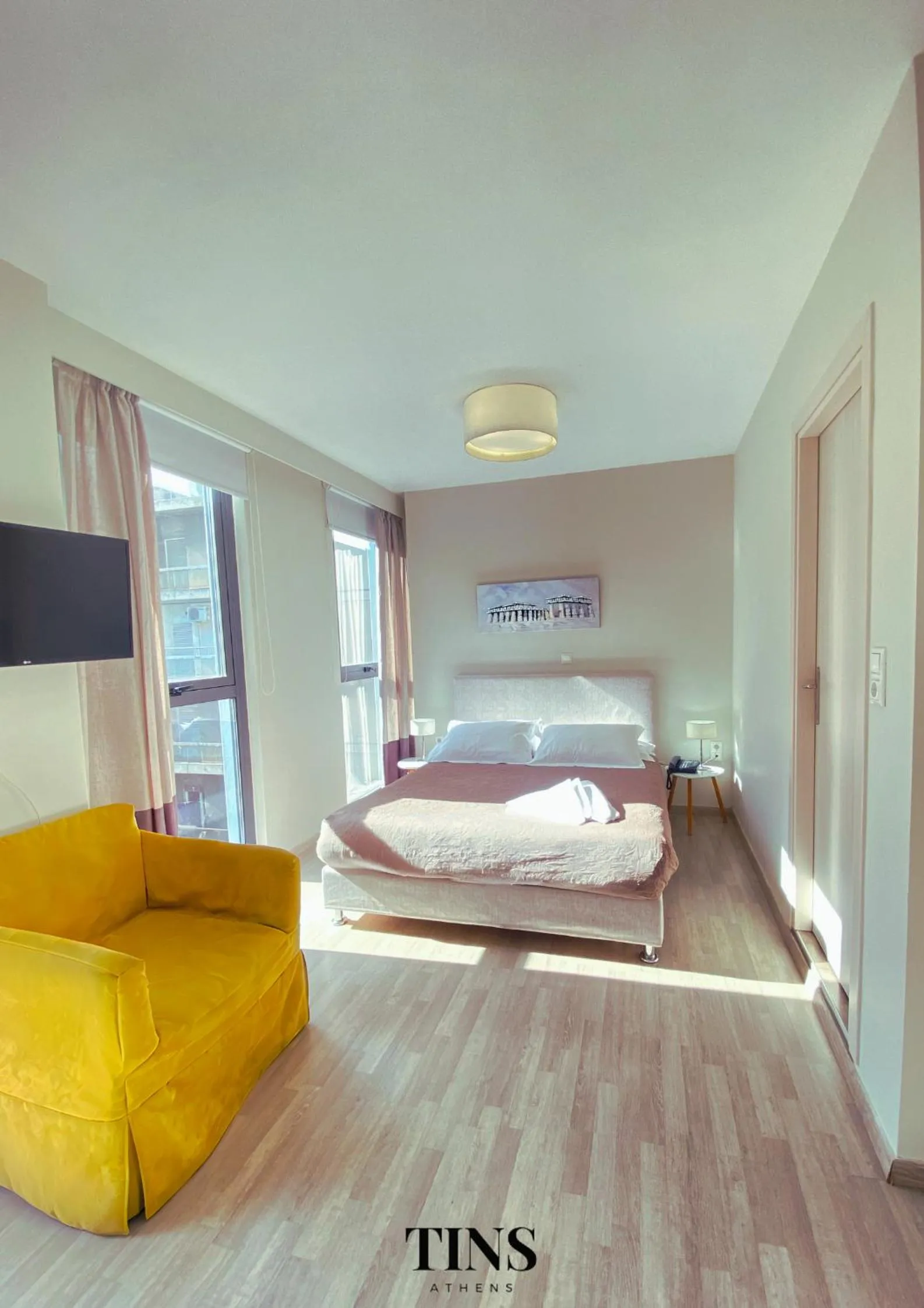 Photo of the whole room, Bed in Tins Hotel City - Athens