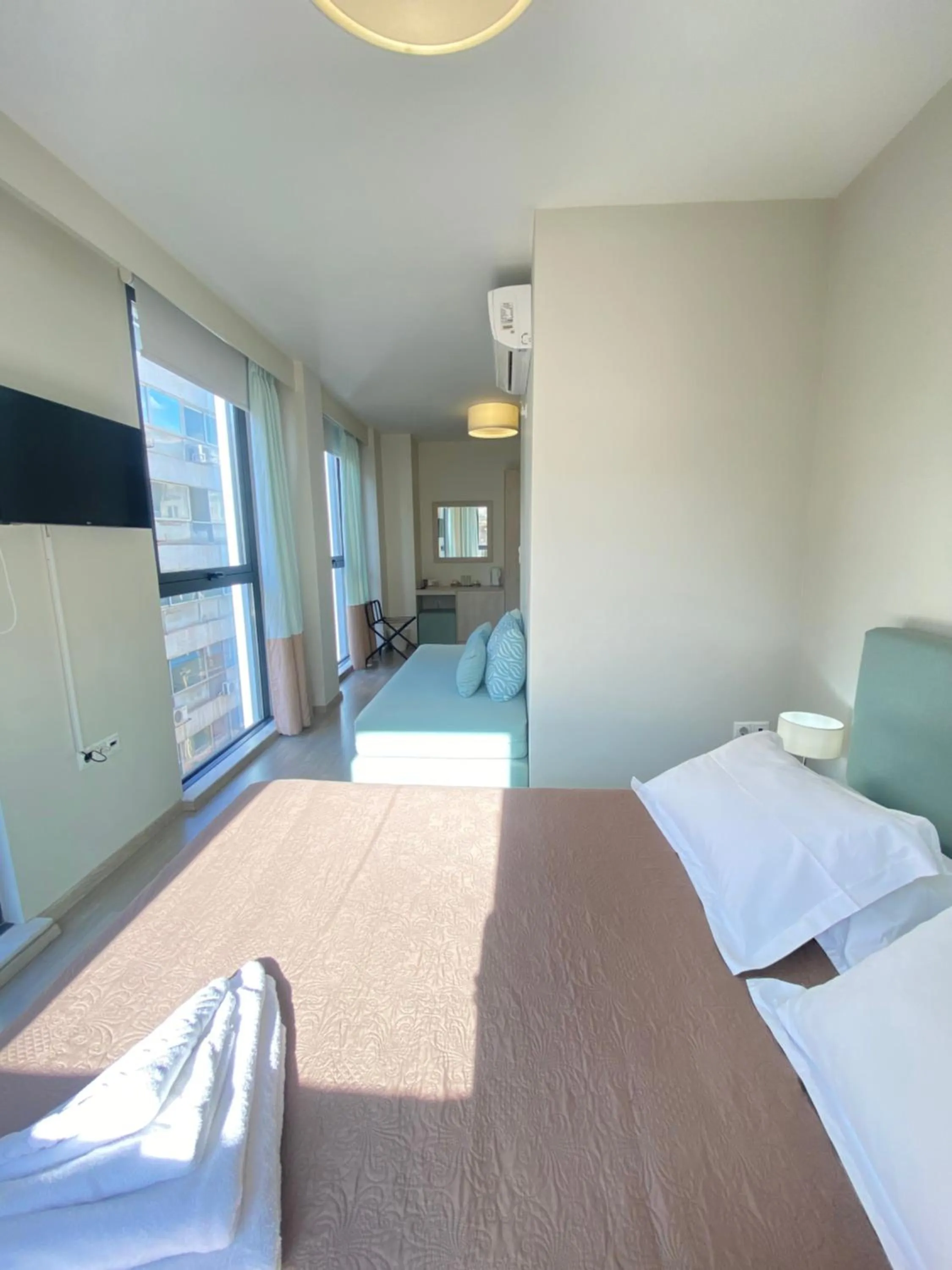 Bedroom, Bed in Tins Hotel City - Athens