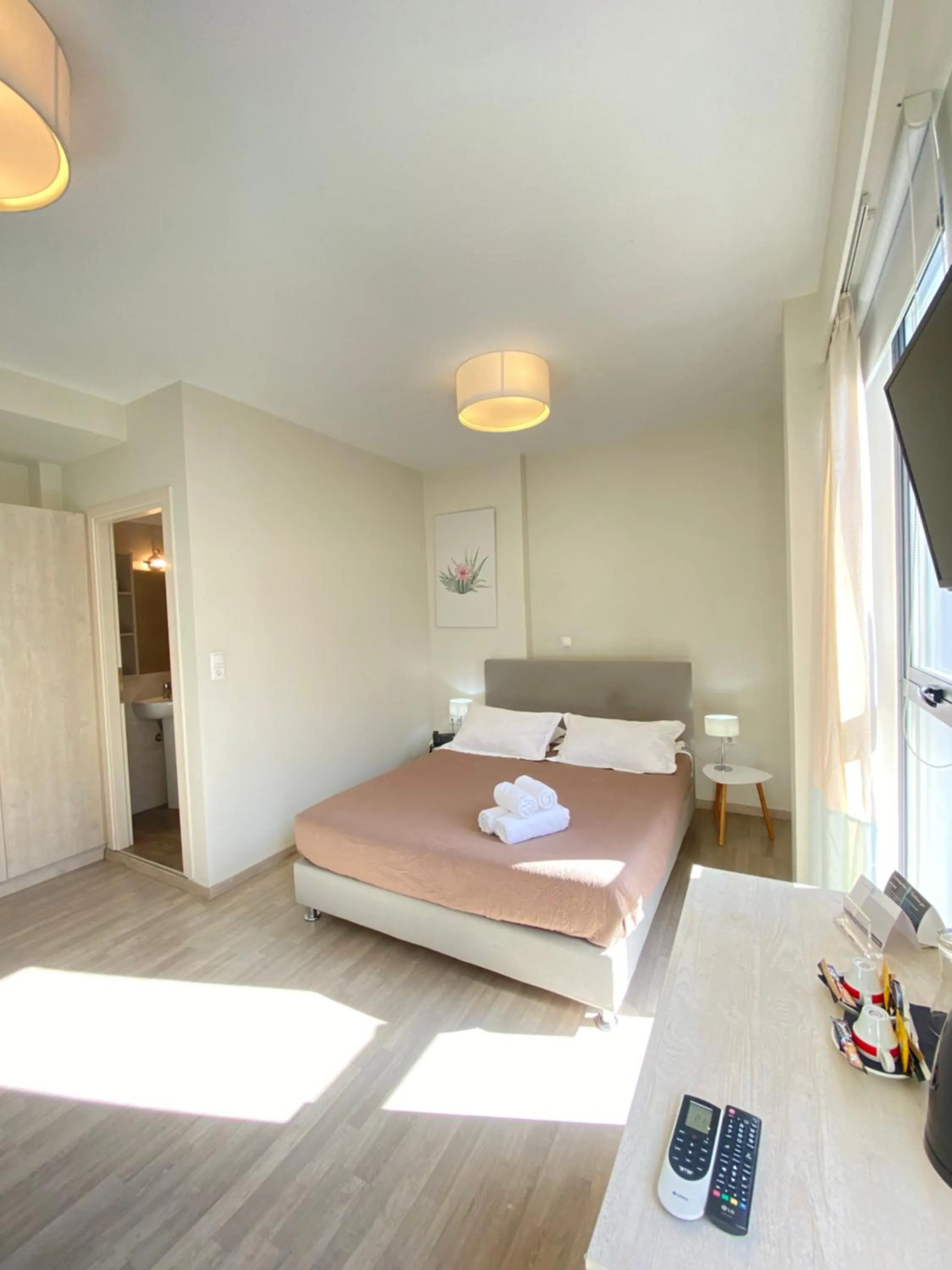 Bedroom, Bed in Tins Hotel City - Athens