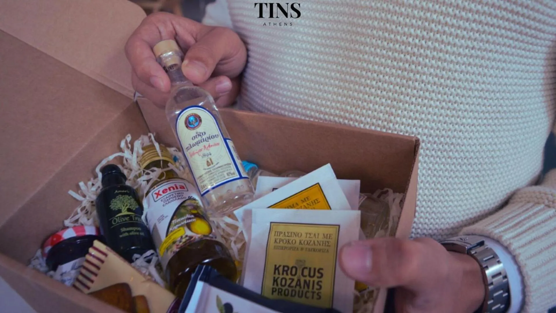 Text overlay in Tins Hotel City - Athens