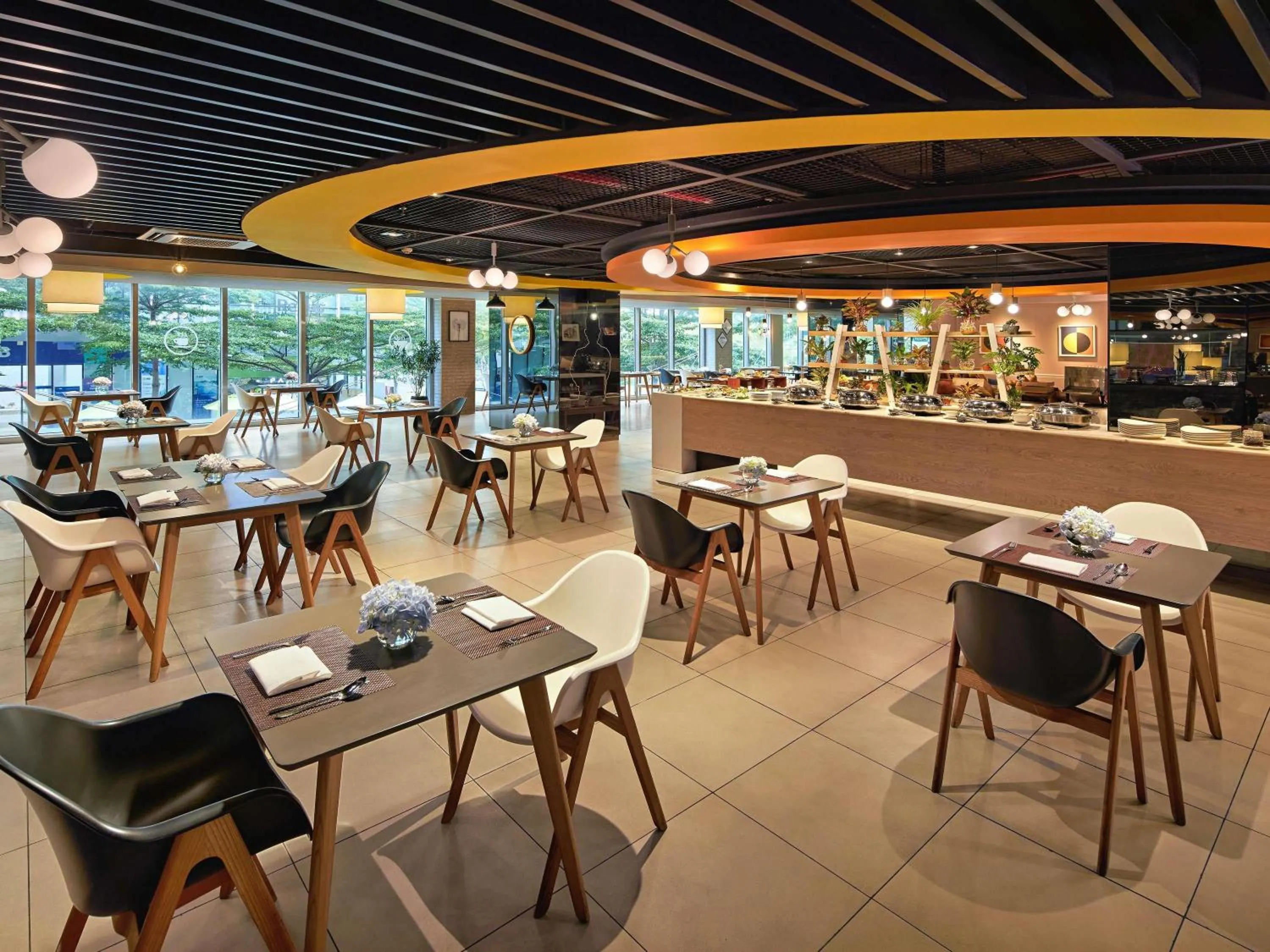 Restaurant/places to eat in Novotel Living Saigon South