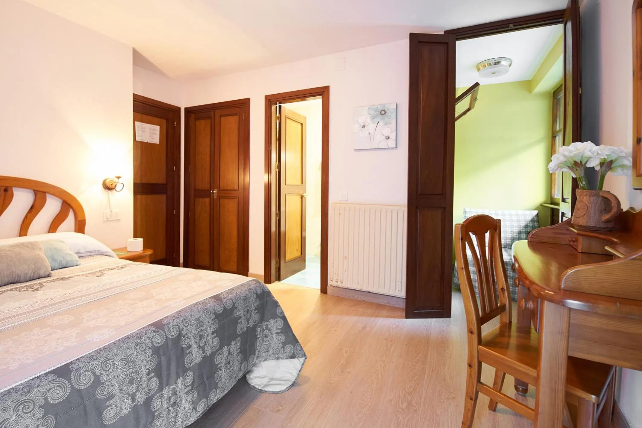 Photo of the whole room, Bed in La Casona de Mestas