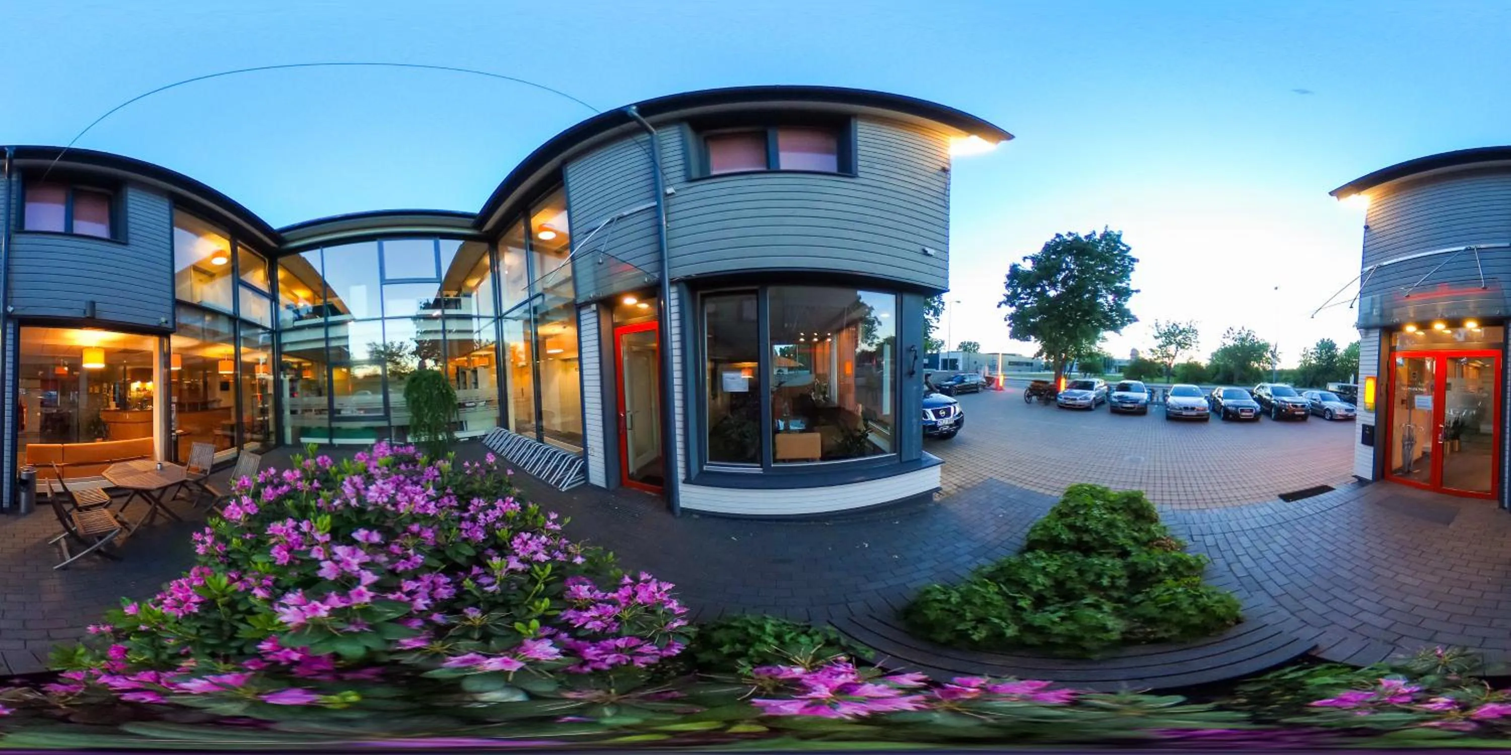 Facade/entrance in Info Hotel