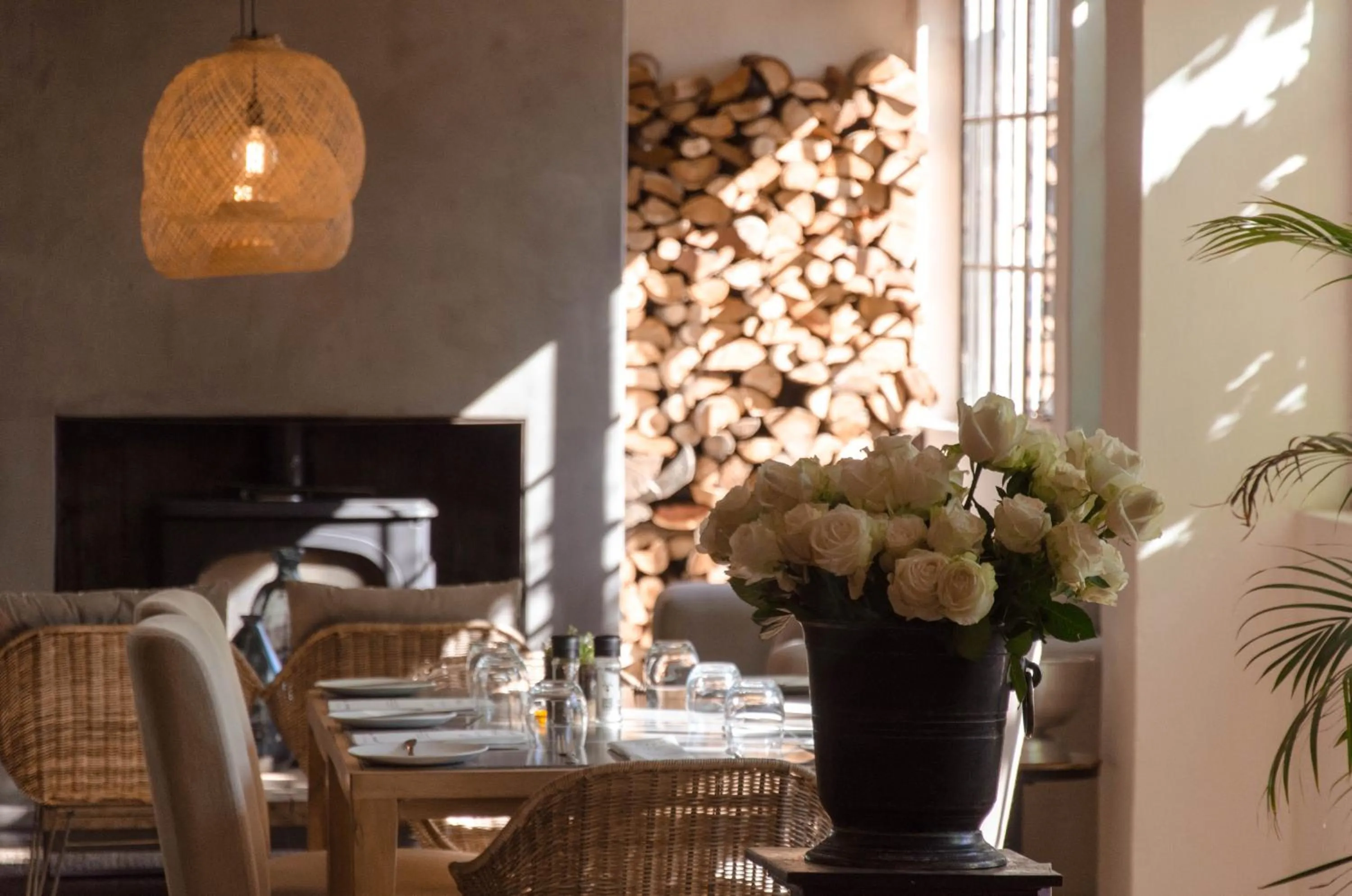 Restaurant/places to eat in La Paris Estate