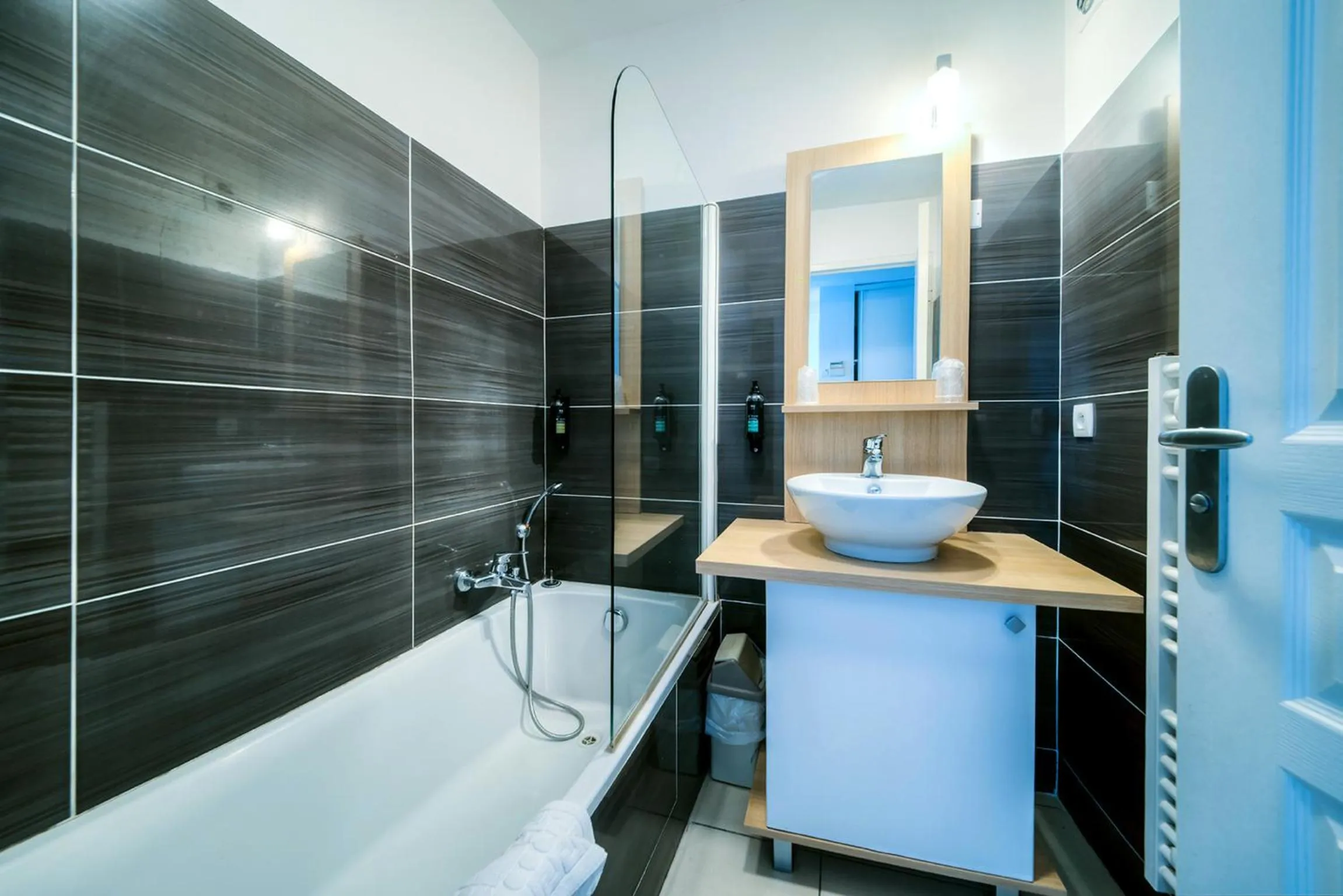 Bathroom in Comfort Aparthotel Frejus La Tour de Mare