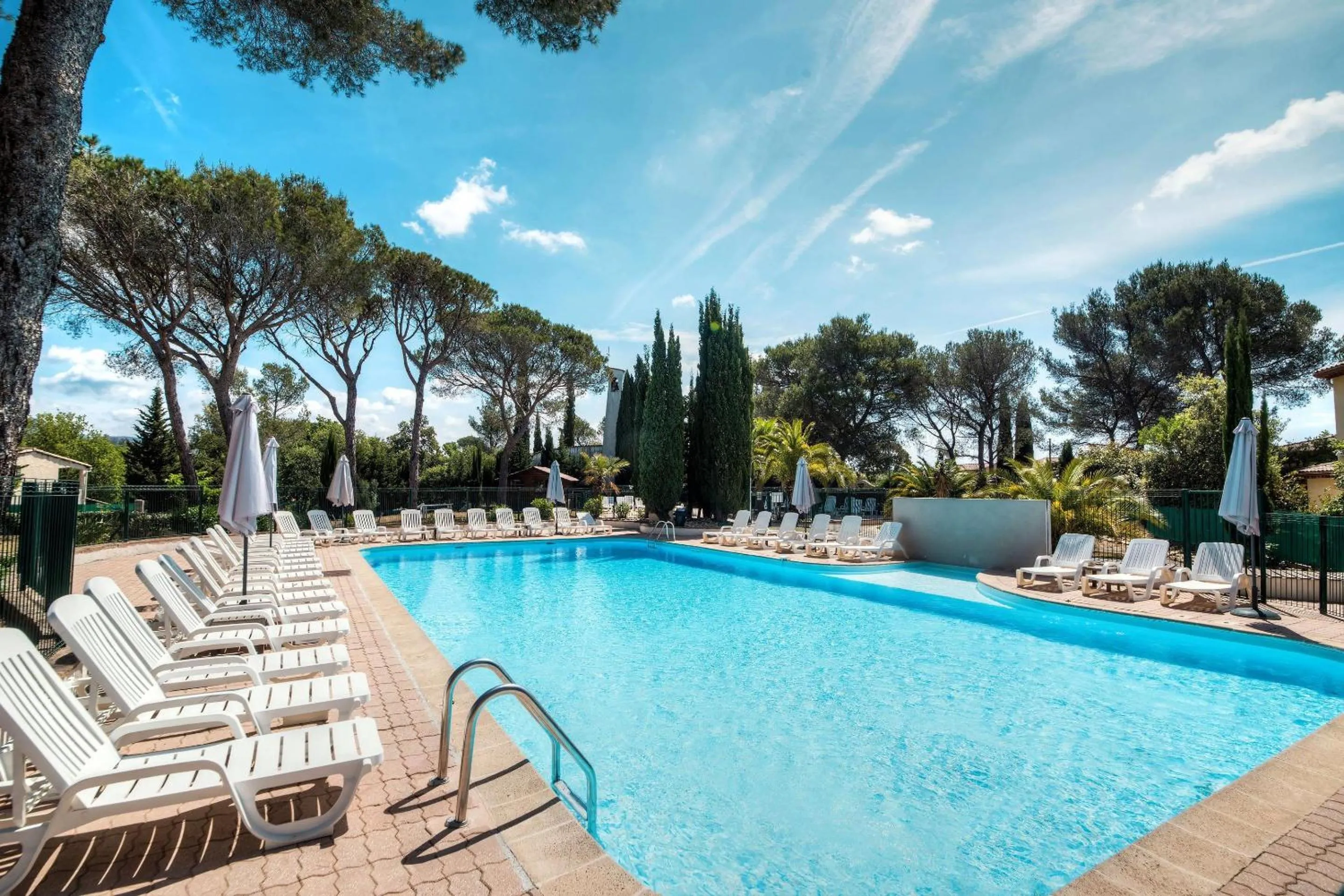 Swimming pool in Comfort Aparthotel Frejus La Tour de Mare