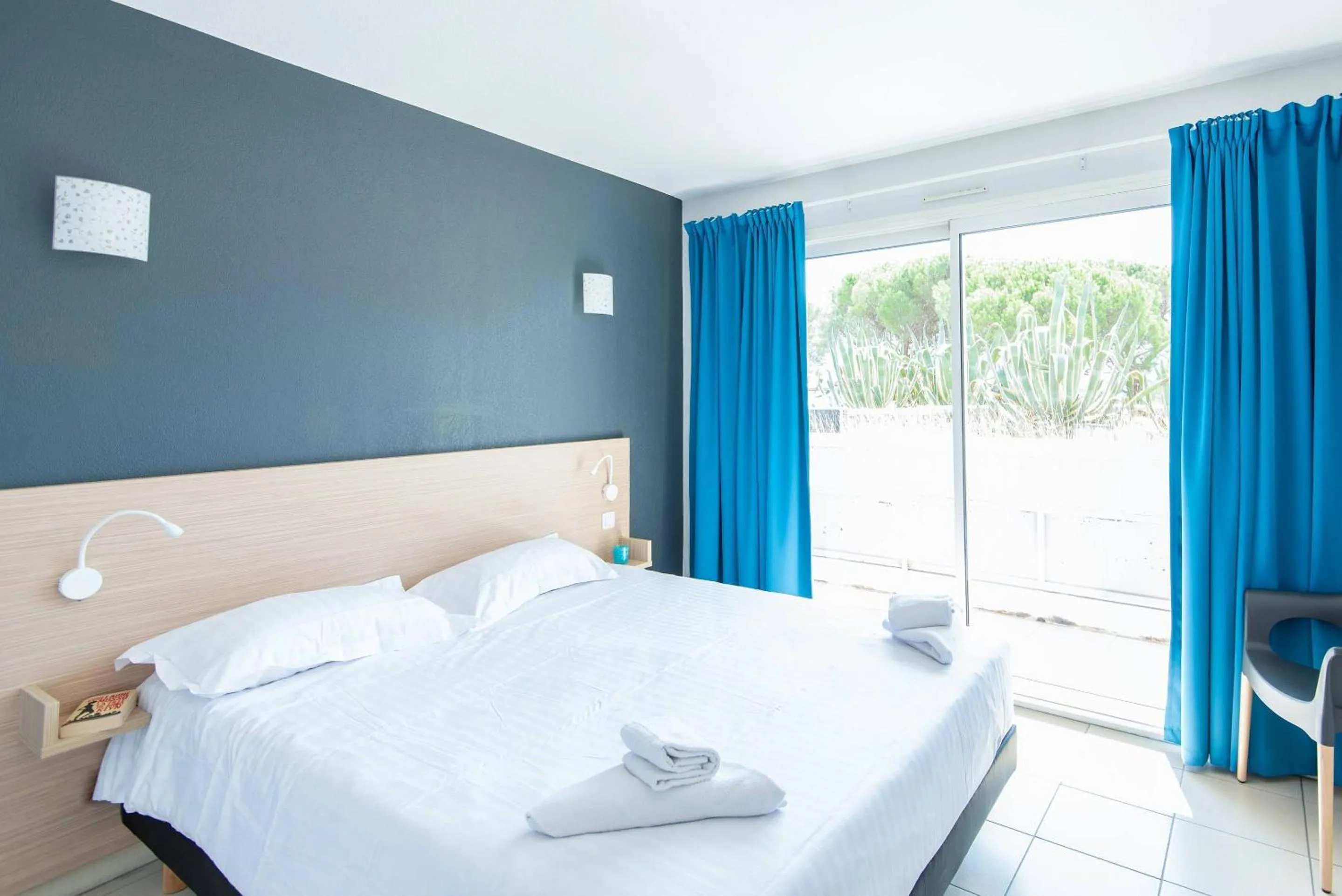 Bedroom, Bed in Comfort Aparthotel Frejus La Tour de Mare