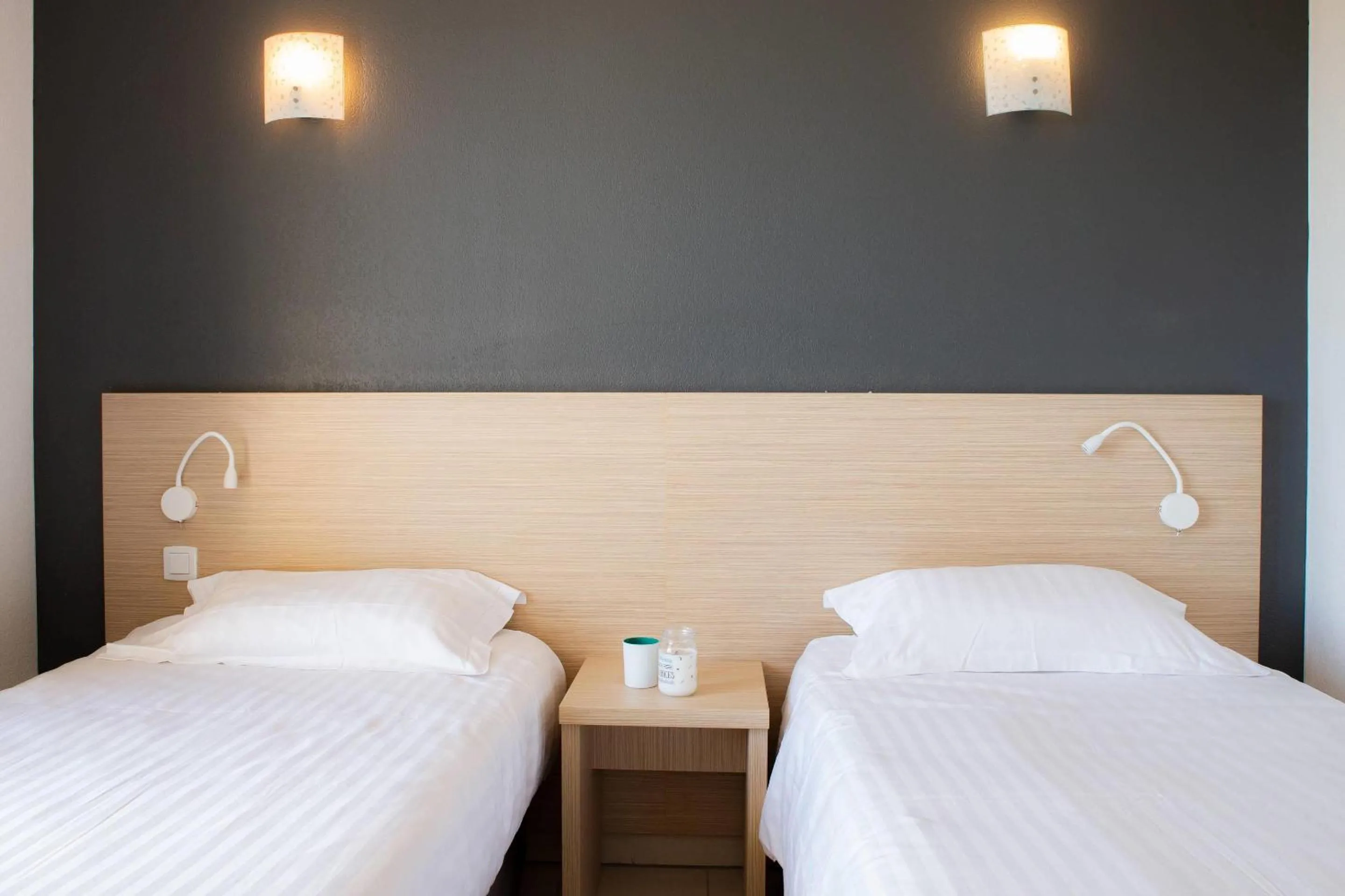 Bedroom, Bed in Comfort Aparthotel Frejus La Tour de Mare