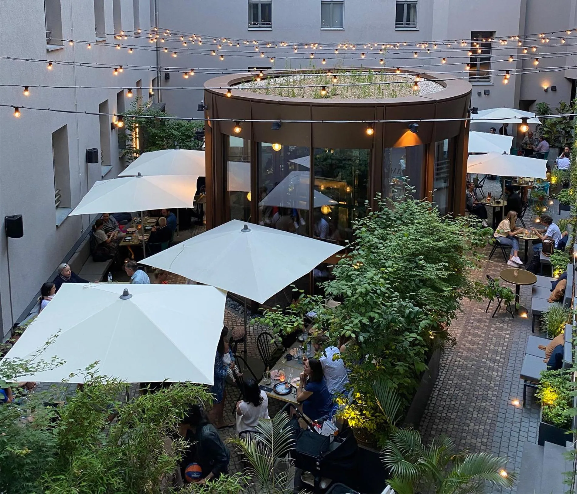 Restaurant/places to eat in Hotel AMO by AMANO Friedrichstraße