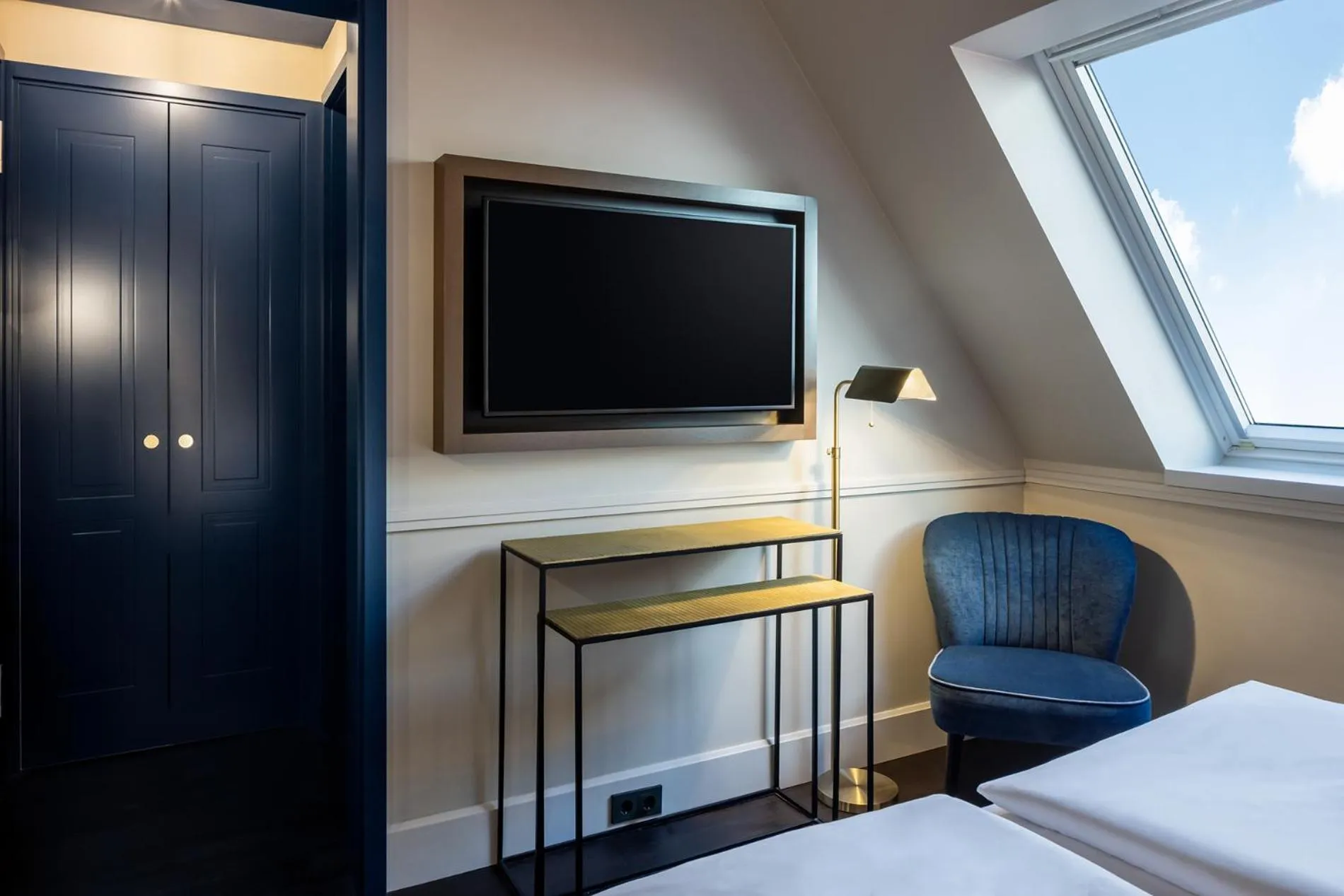 TV and multimedia, Bed in Hotel AMO by AMANO Friedrichstraße